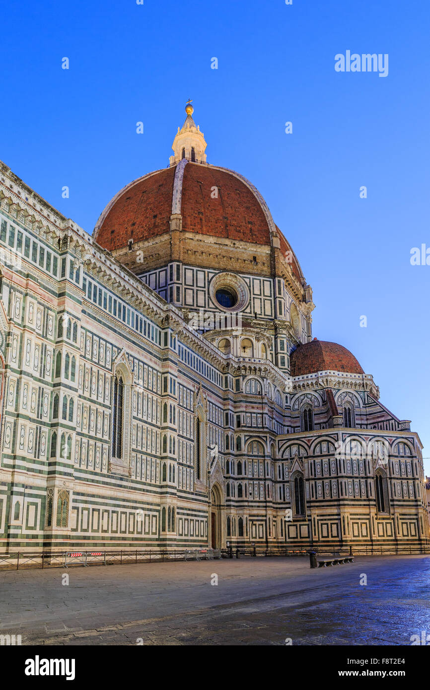Florence, Italie. Cathédrale de Santa Maria del Fiore (Duomo), au crépuscule. Banque D'Images