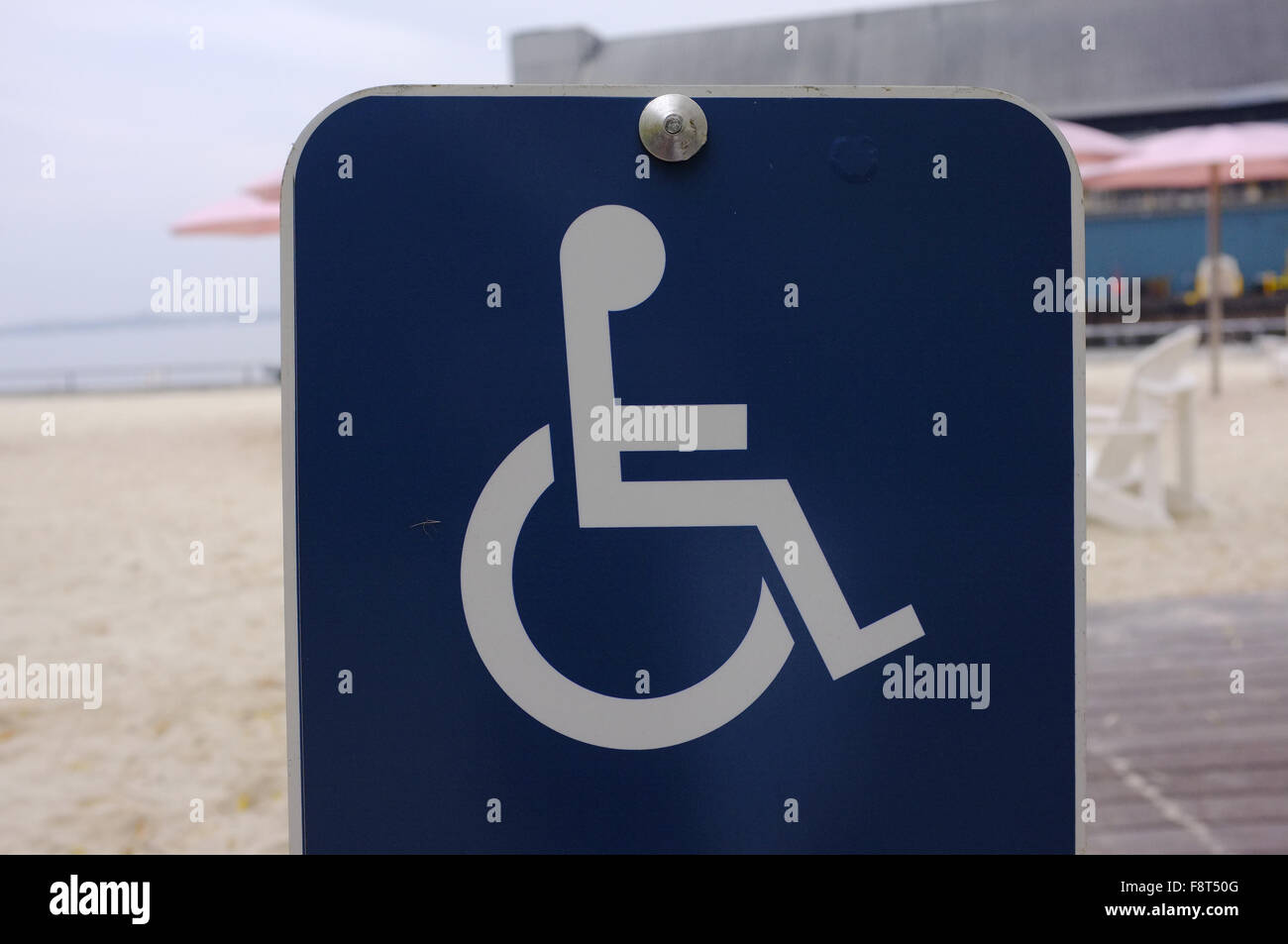 Signe d'un fauteuil roulant dans la zone d'East Bayfront de Toronto. Banque D'Images