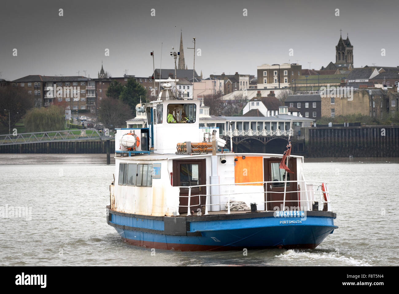 Le ferry de Tilbury à Gravesend, Duchess M traversant la Tamise. Banque D'Images