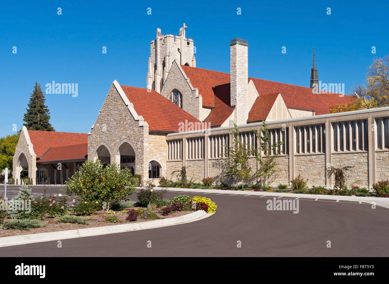 L'église luthérienne d'entrée avant et clocher de style néo-gothique à Minneapolis au Minnesota Banque D'Images