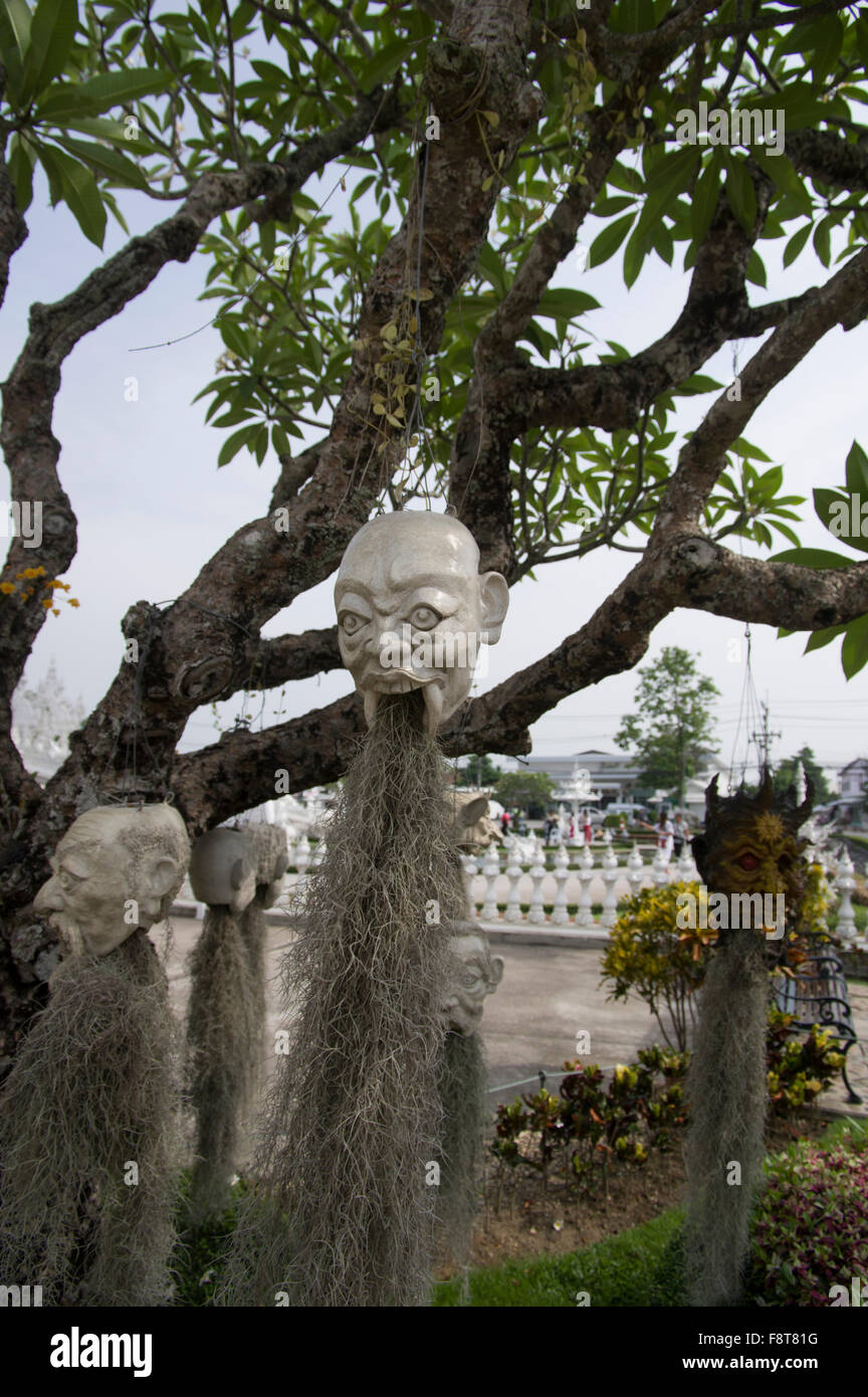 Wat Rong Khun, le Temple blanc, à Chiang Rai, Thaïlande, conçu et construit par l'artiste Chalermchai Kositpipat Banque D'Images