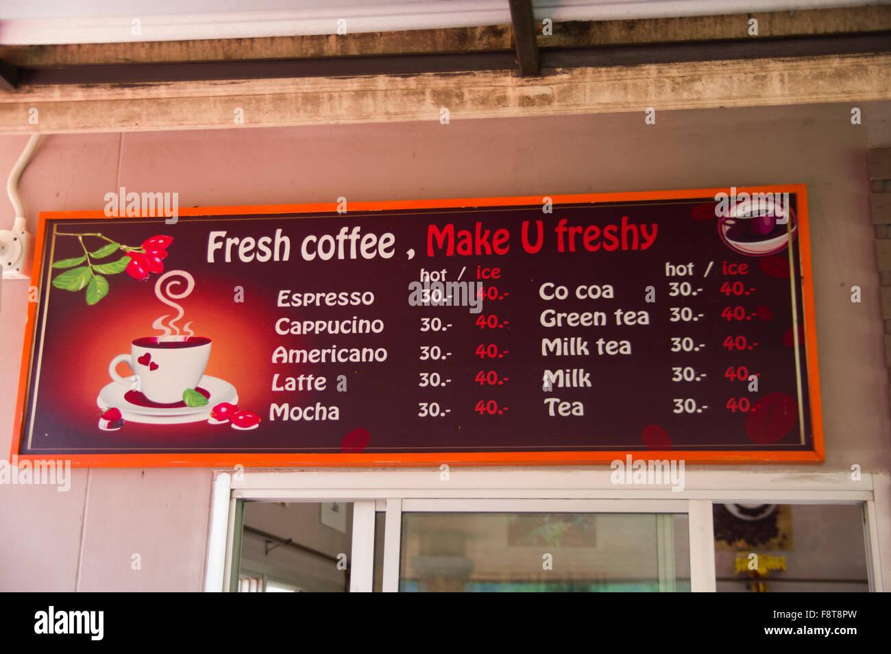Café frais, faire U freshy, signe dans un village à l'extérieur de Chiang Rai, Thaïlande Banque D'Images