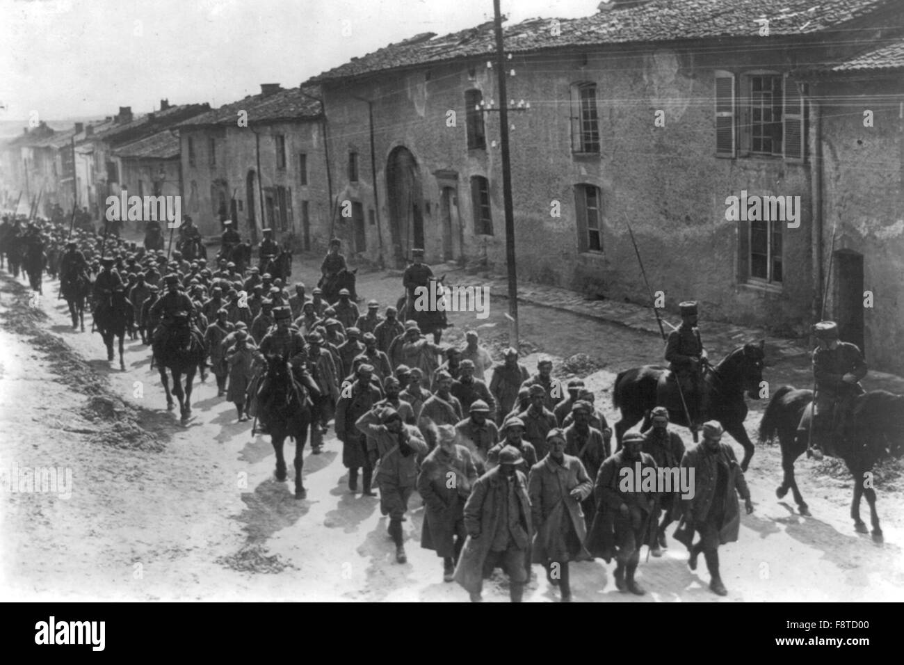 Les prisonniers français dans la banlieue de Verdun, la Première Guerre mondiale Banque D'Images Les prisonniers français dans la banlieue de Verdun, la Première Guerre mondiale Banque D'Images