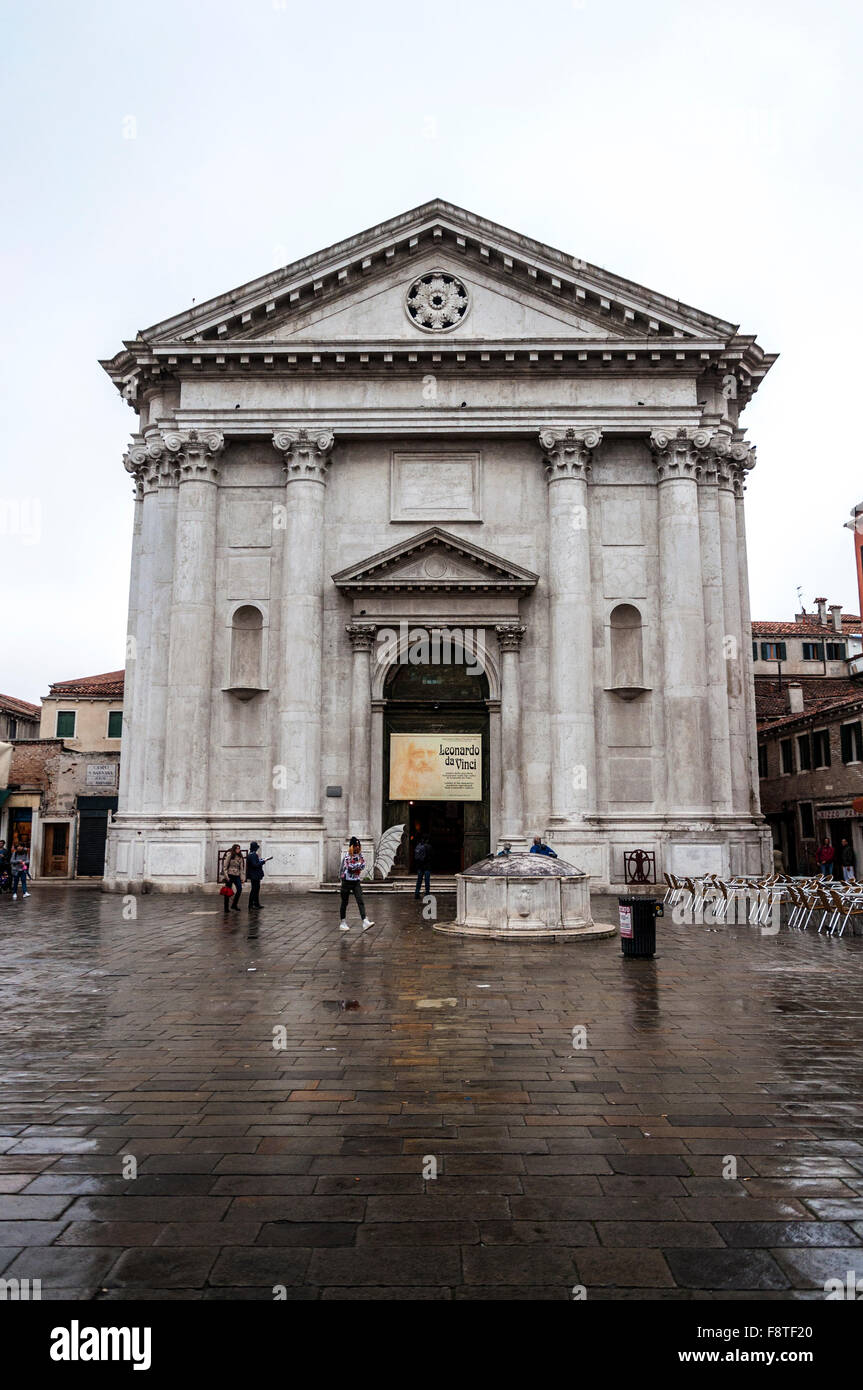 Chiesa di San Barnaba, Venise, Italie. L'extérieur façade campo Banque D'Images