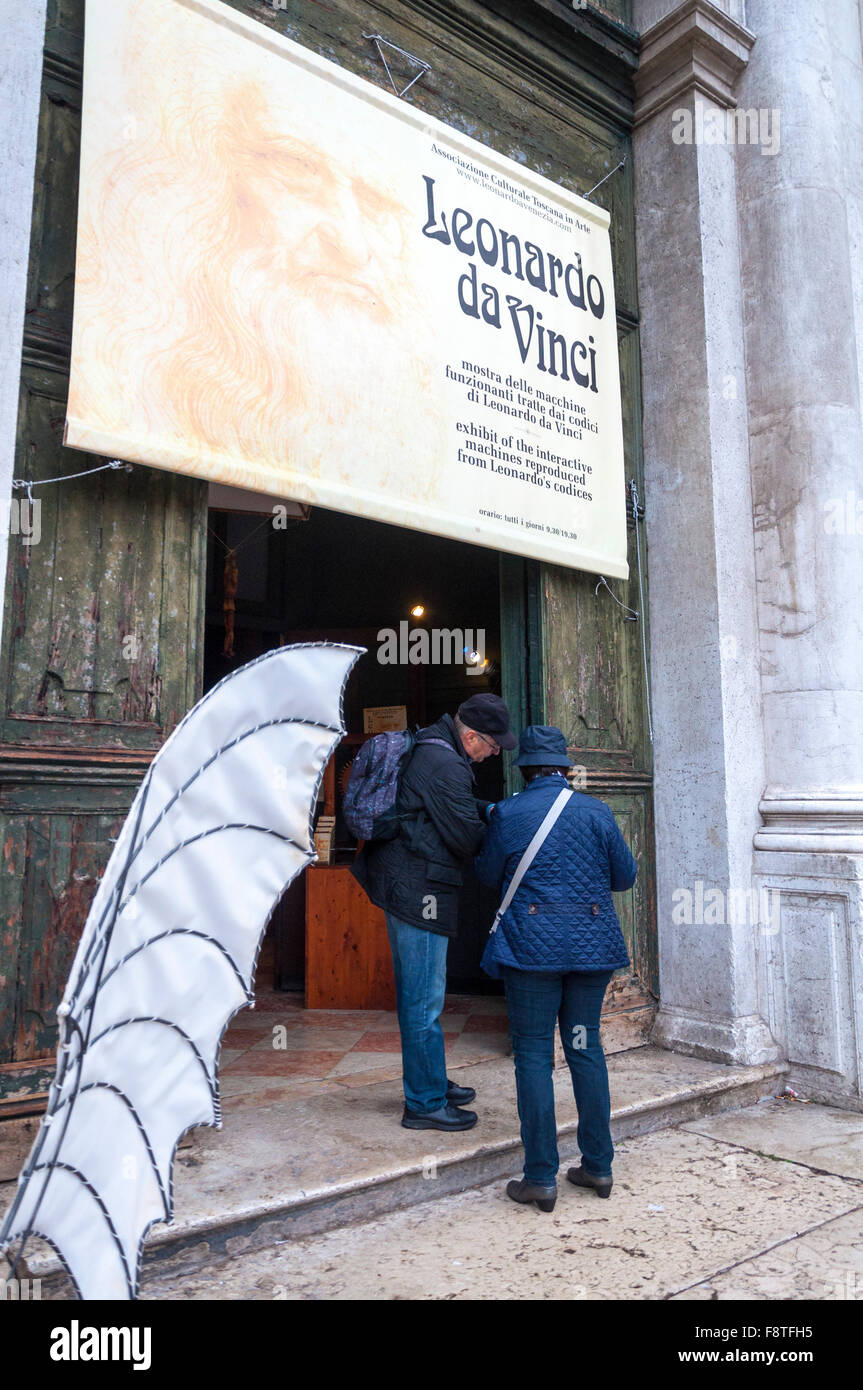 Chiesa di San Barnaba, Venise, Italie. Exposition Da Vinci Banque D'Images