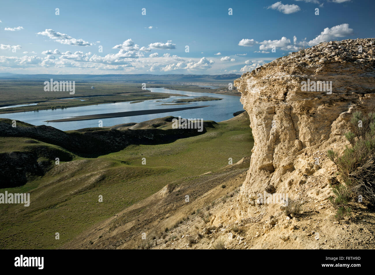 WA12292-00...WASHINGTON - un bluff blanc sur une vue surplombant le fleuve Columbia à l'Hanford Reach National Monument. Banque D'Images