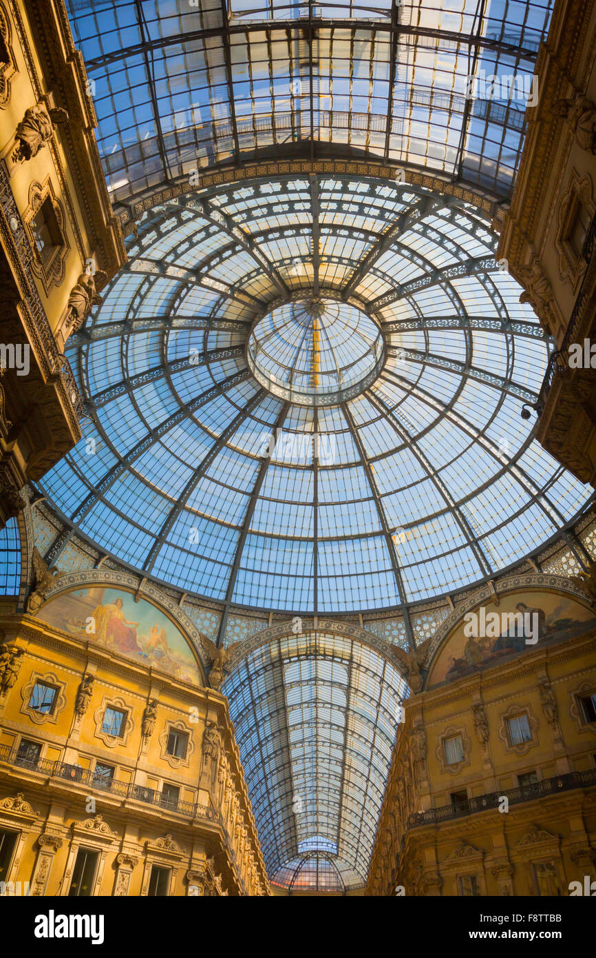 La Province de Milan, Milan, Lombardie, Italie. Dôme de verre de la galerie Vittorio Emanuele II galerie marchande. Banque D'Images
