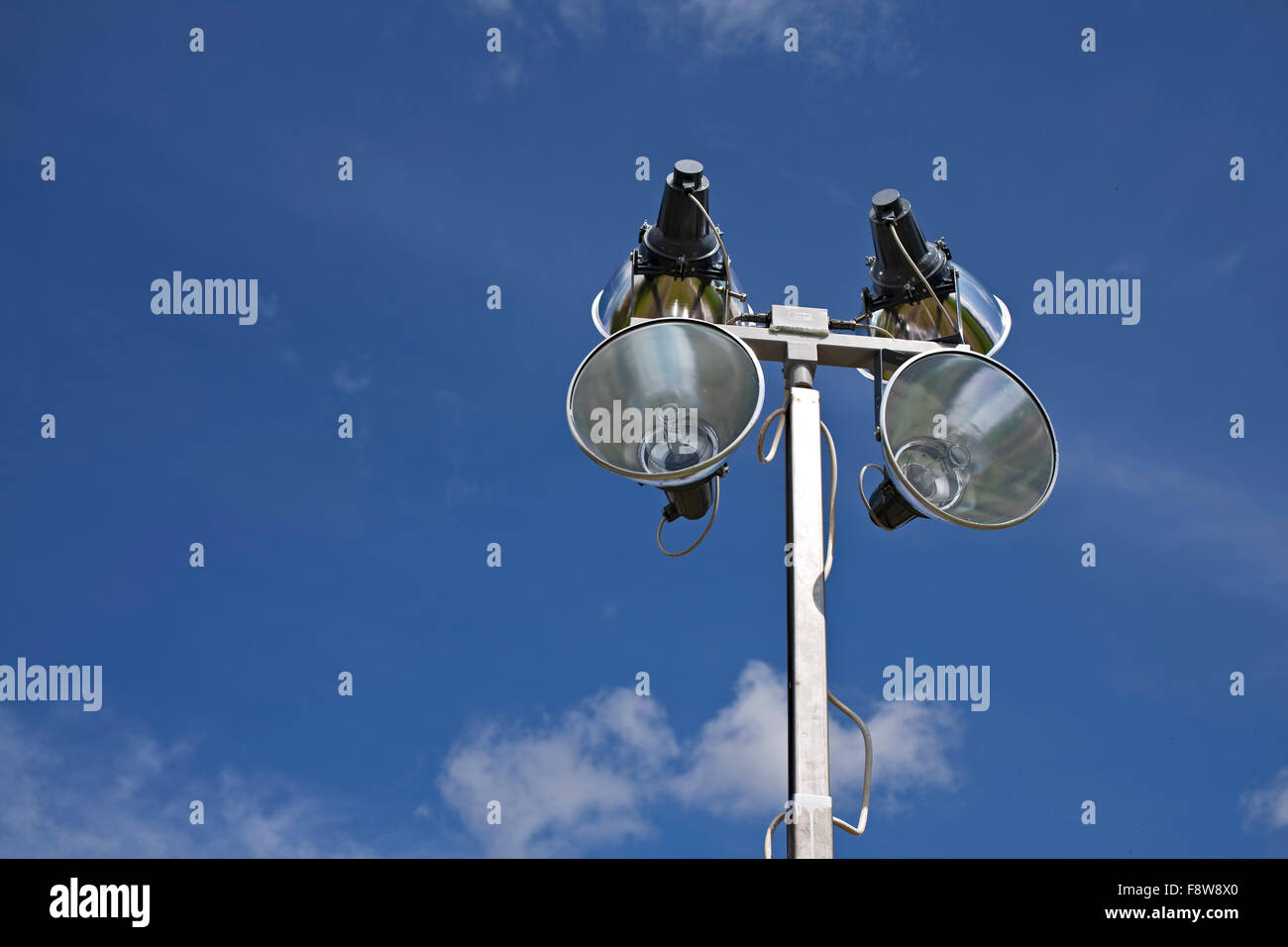 La foudre en plein air sur l'équipement mobile d'une journée ensoleillée Banque D'Images