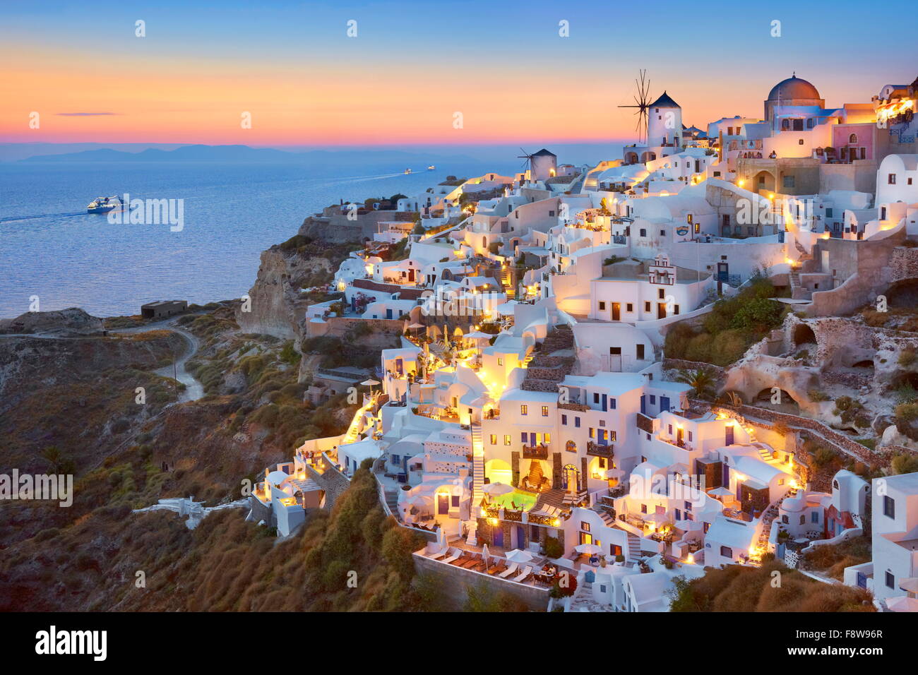 Santorin Maisons Blanches Et De Moulins à Vent à Lheure