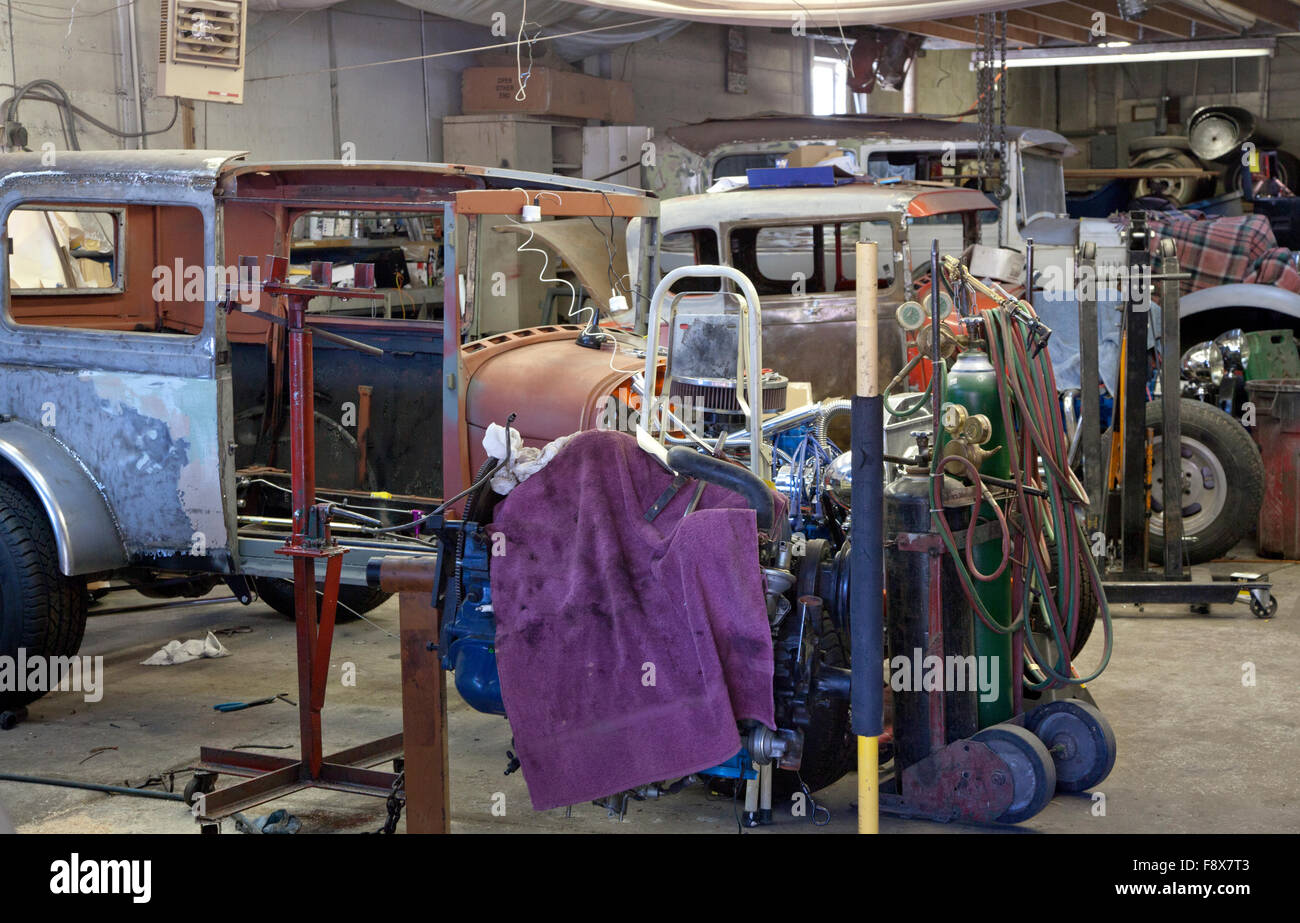 Intérieur de hot rod Mechanic's shop, USA,2015. Banque D'Images