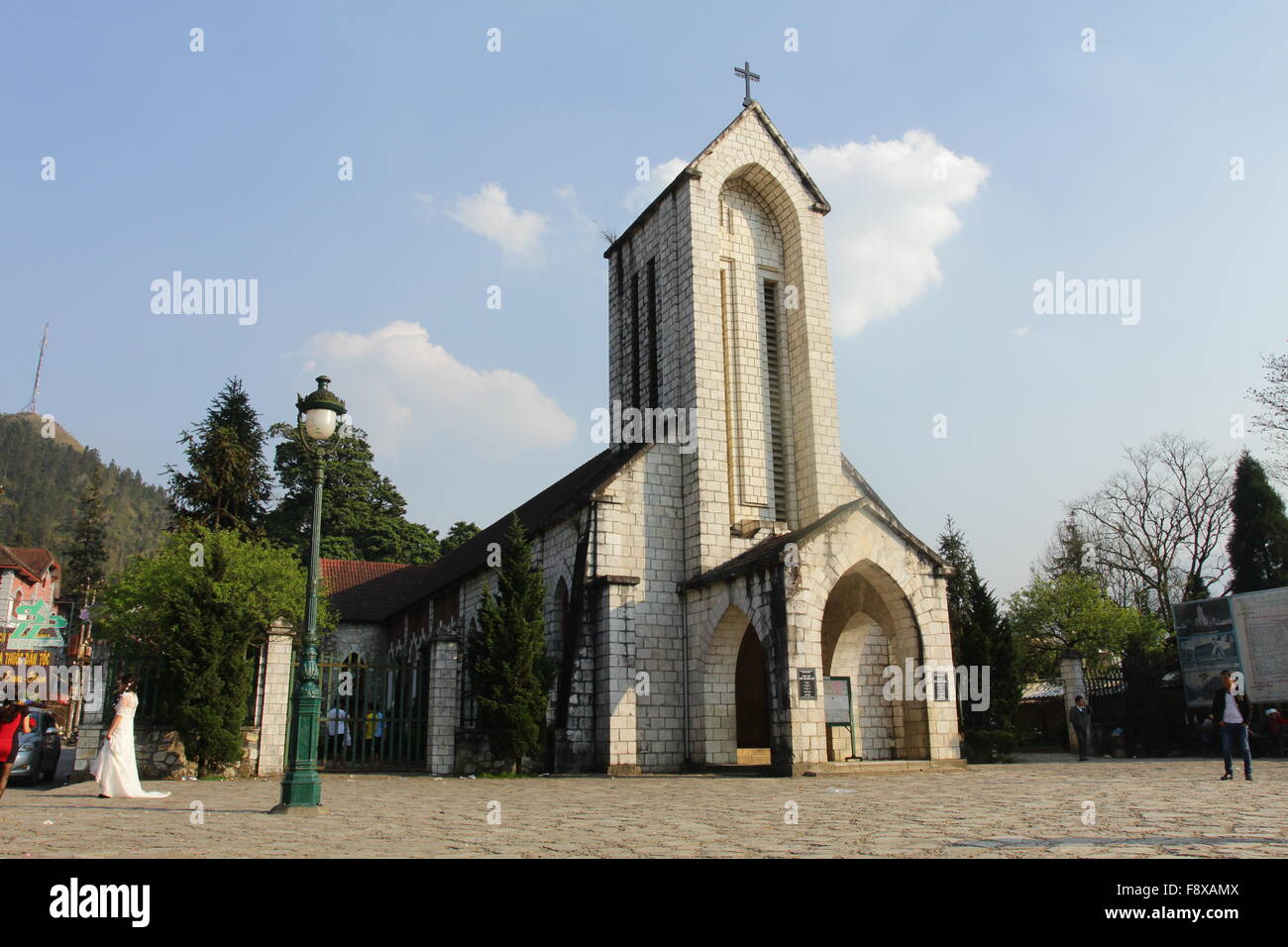SAPA, SAPA, Vietnam - l'église catholique Saint Rosaire et de la place principale de Sapa, SAPA, Vietnam. Sapa est la ville dans les montagnes de Hoang Lien Son Territoires du Vietnam Banque D'Images