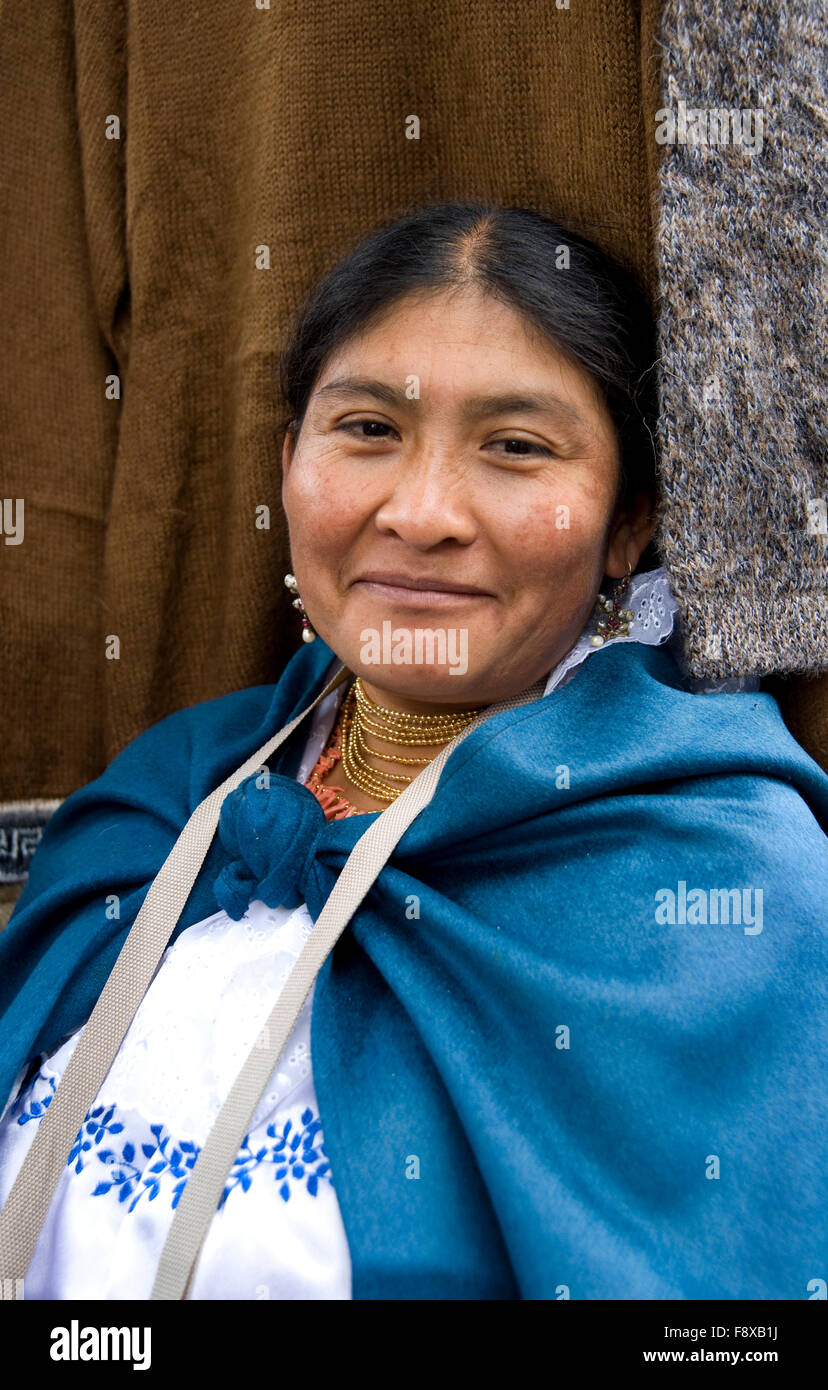 Portrait de femme à la place de marché en Equateur Banque D'Images