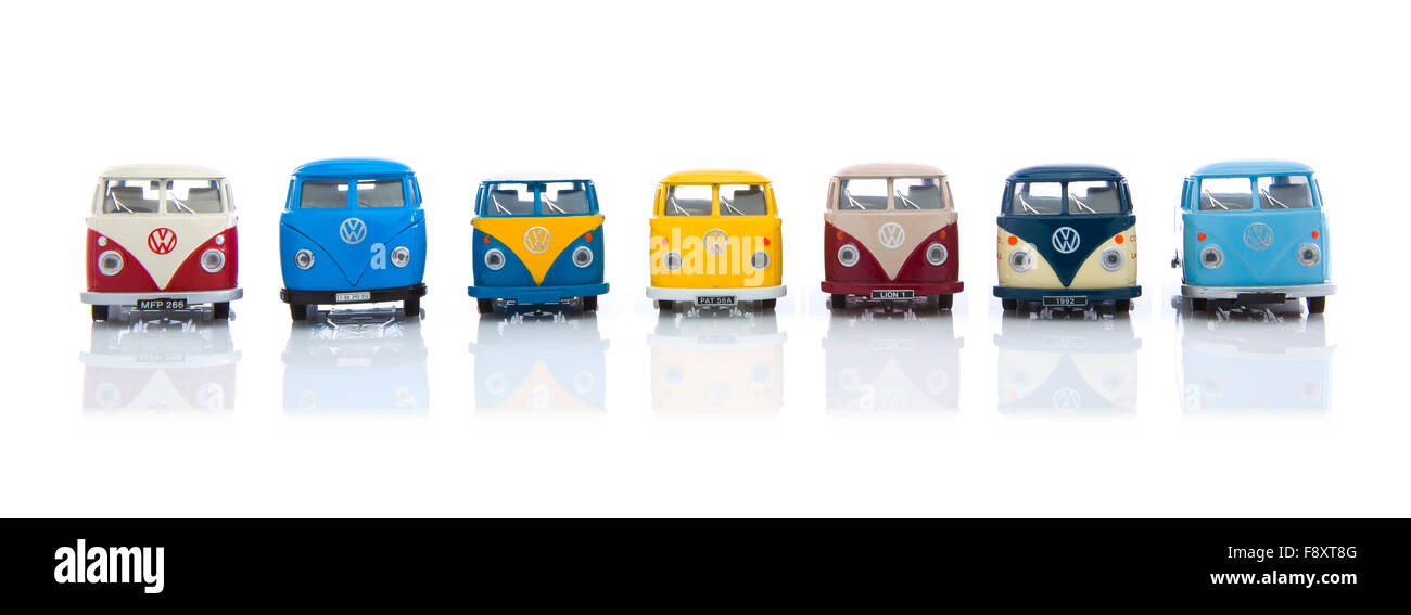 Collection de vieux VW Cars faites par Corgi sur fond blanc Banque D'Images