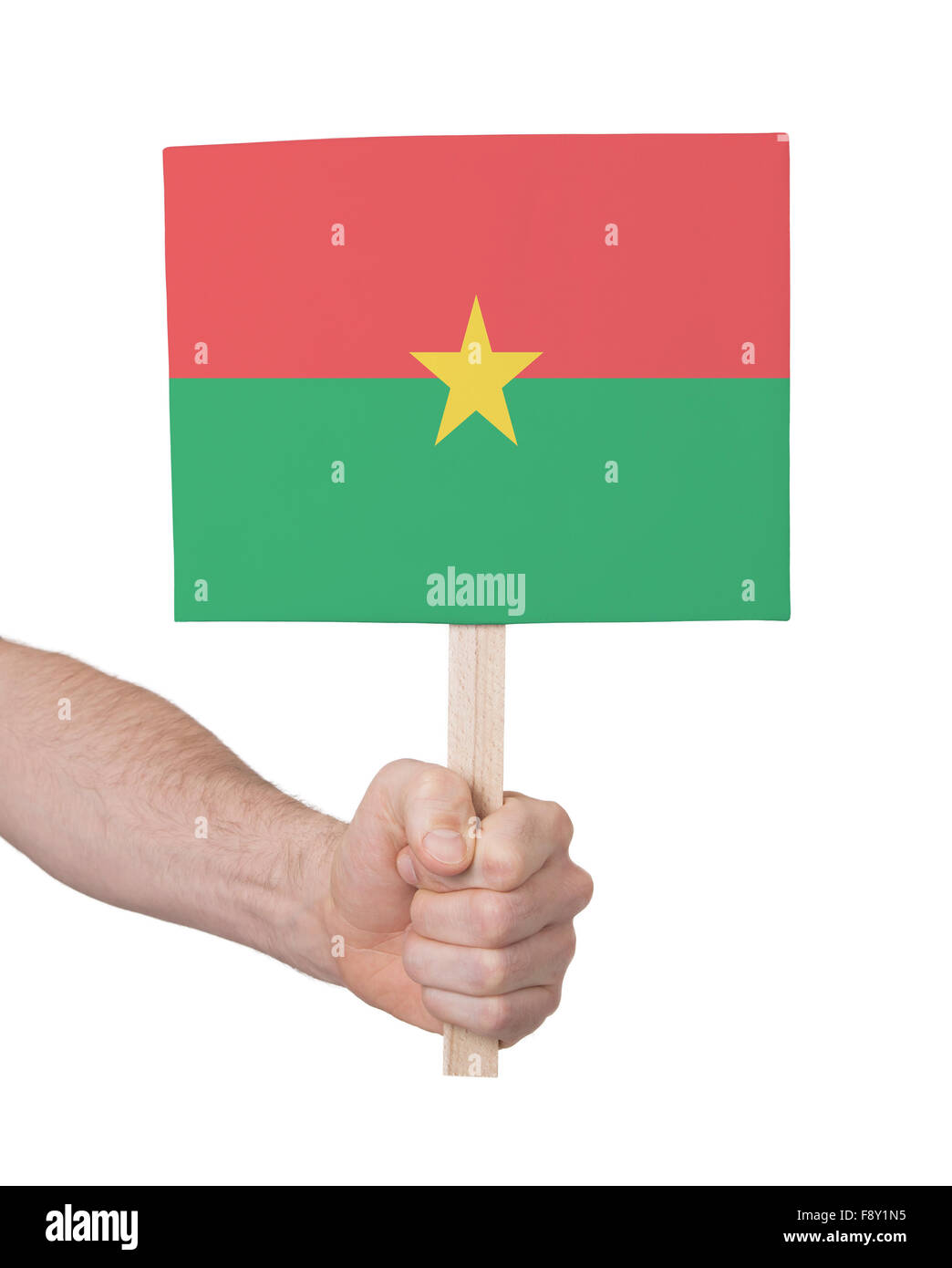 Main tenant petite carte, isolé sur blanc - Drapeau du Burkina Faso Banque D'Images