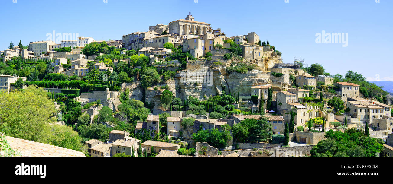 Gordes village médiéval construit sur une colline en Luberon, Provence Cote Azur, France. Banque D'Images