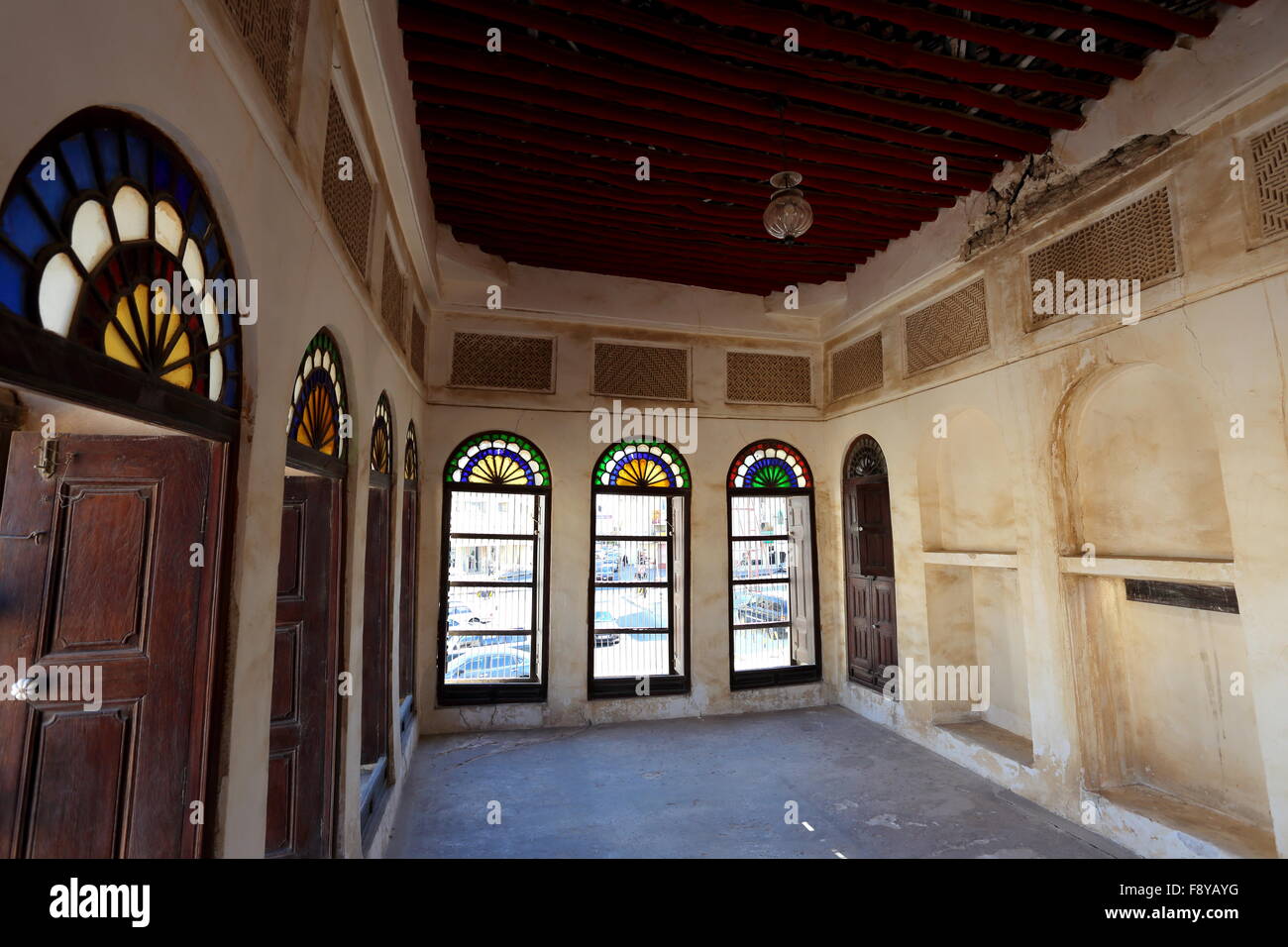 Une chambre dans le Beit cheikh Isa bin Ali house, sur la piste de Bahreïn Pearl avec l'architecture arabe traditionnelle, Muharraq, Bahrain Banque D'Images