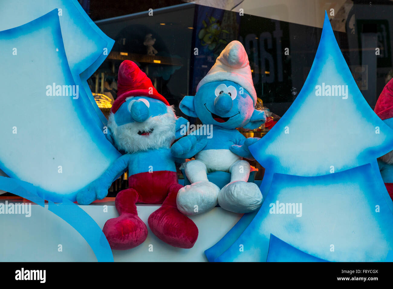 Noël Décoration d'une boutique avec des Schtroumpfs bleu, Bruxelles, Belgique Banque D'Images