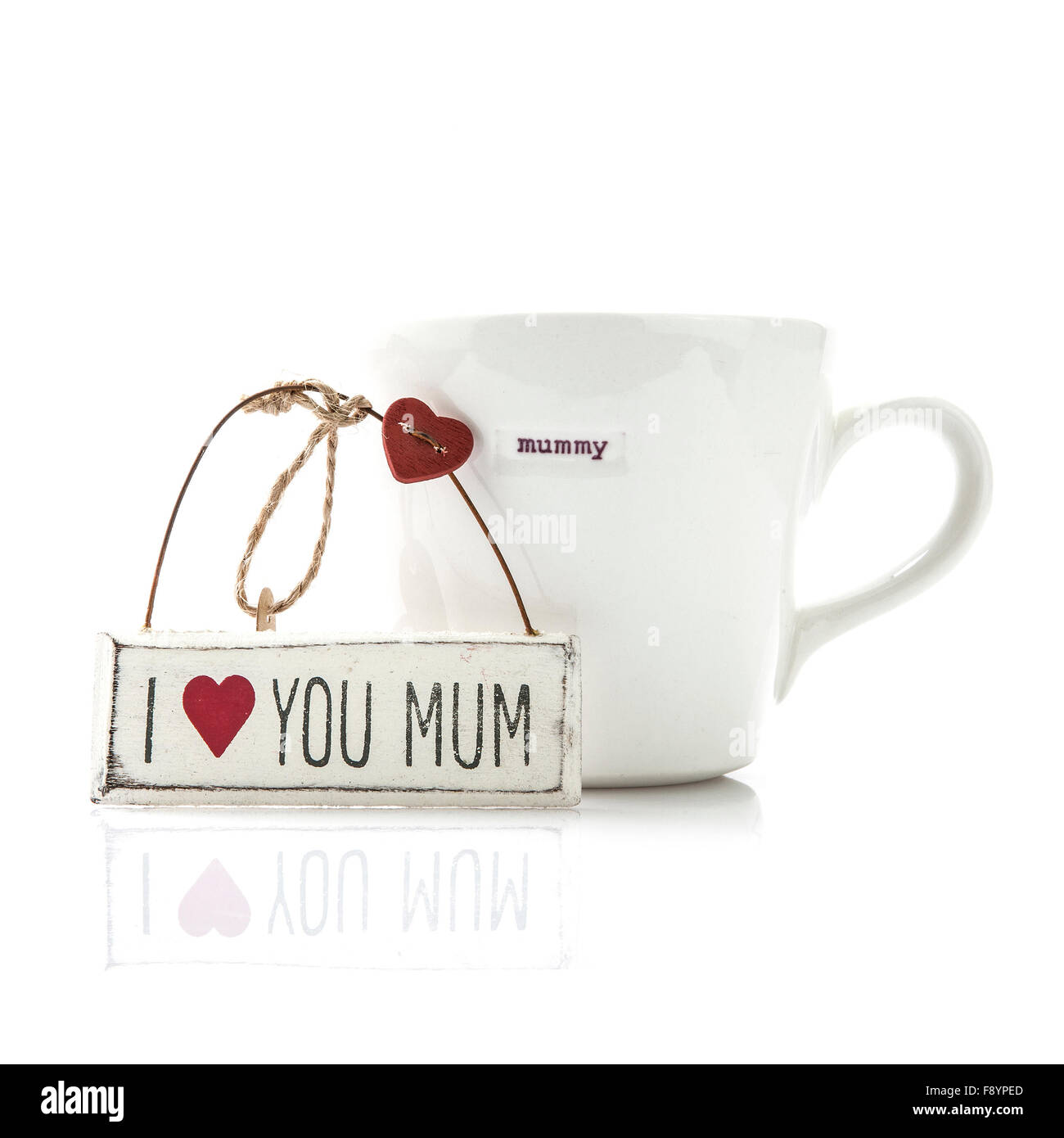 Tasse et petit signe avec amour hart 'Je t'aime maman" en l'honneur de la Fête des Mères Banque D'Images