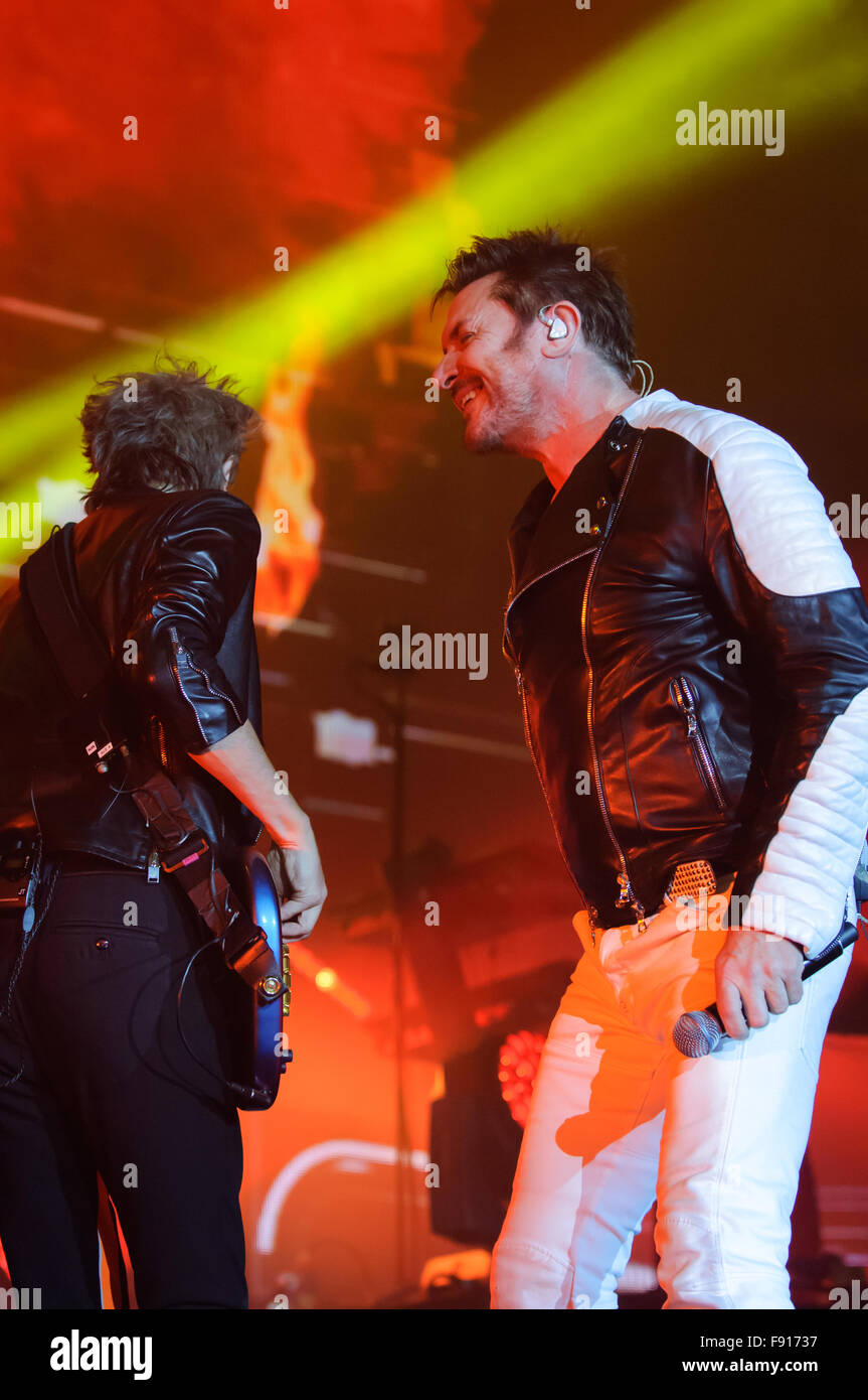 Liverpool, Royaume-Uni. 12 décembre 2015. Simon Le Bon et John Taylor de Duran Duran effectue la dernière date de leur tournée au Liverpool Echo Arena. &Acirc ;&copier ; Paul Warburton/Alamy Live News Banque D'Images