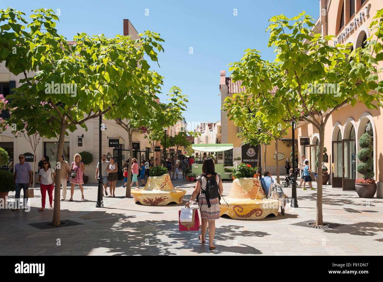 Petite place à La Roca Village (Designer Outlet Shopping), La Roca del  Vallès, Barcelone, Province de Barcelone, Catalogne, Spa Photo Stock - Alamy