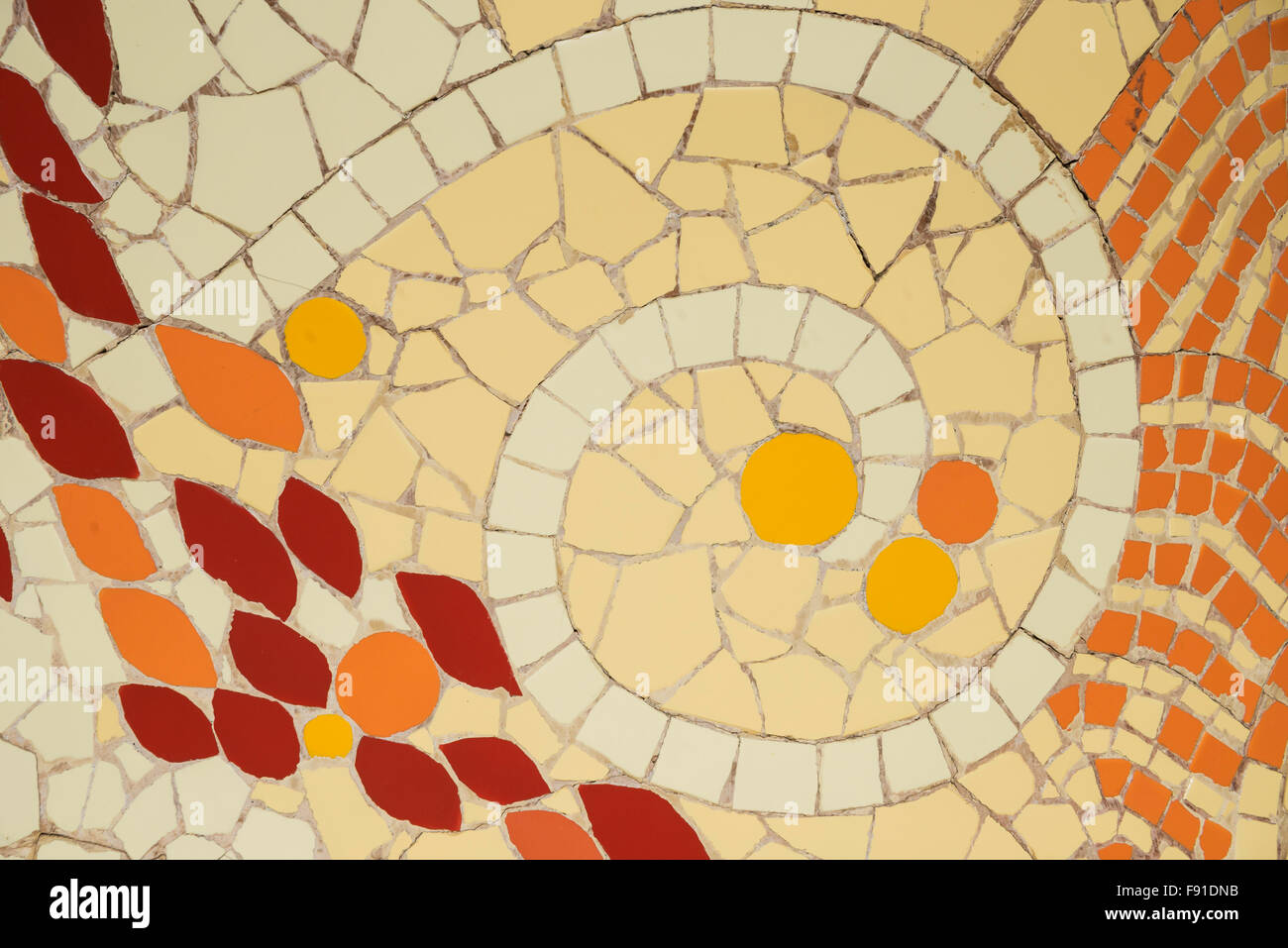 Banc en céramique mosaic à La Roca Village (Designer Outlet Shopping), La Roca del Vallès, Barcelone, Province de Barcelone, Catalo Banque D'Images