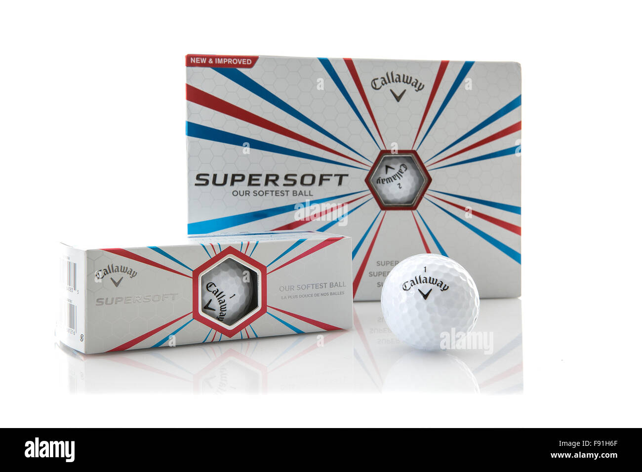 La boîte de balles de golf Callaway Supersoft sur fond blanc Banque D'Images