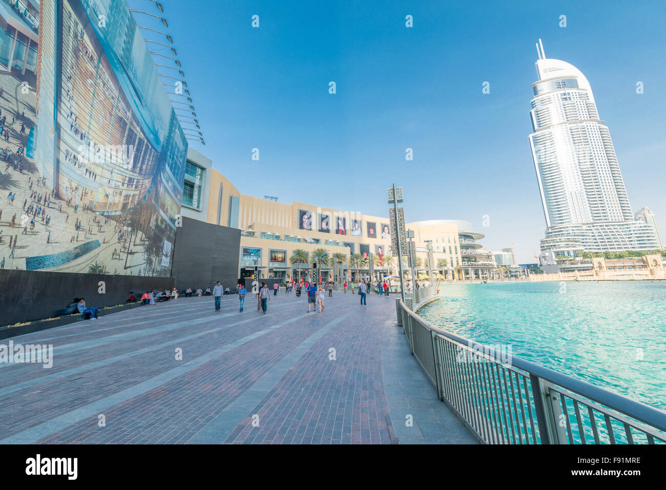 Dubaï - 7 août 2014 : Dubal Mall Shopping Mall, le 7 août à Dubaï, Émirats arabes unis. Dubaï est le centre du commerce au Moyen-Orient Banque D'Images