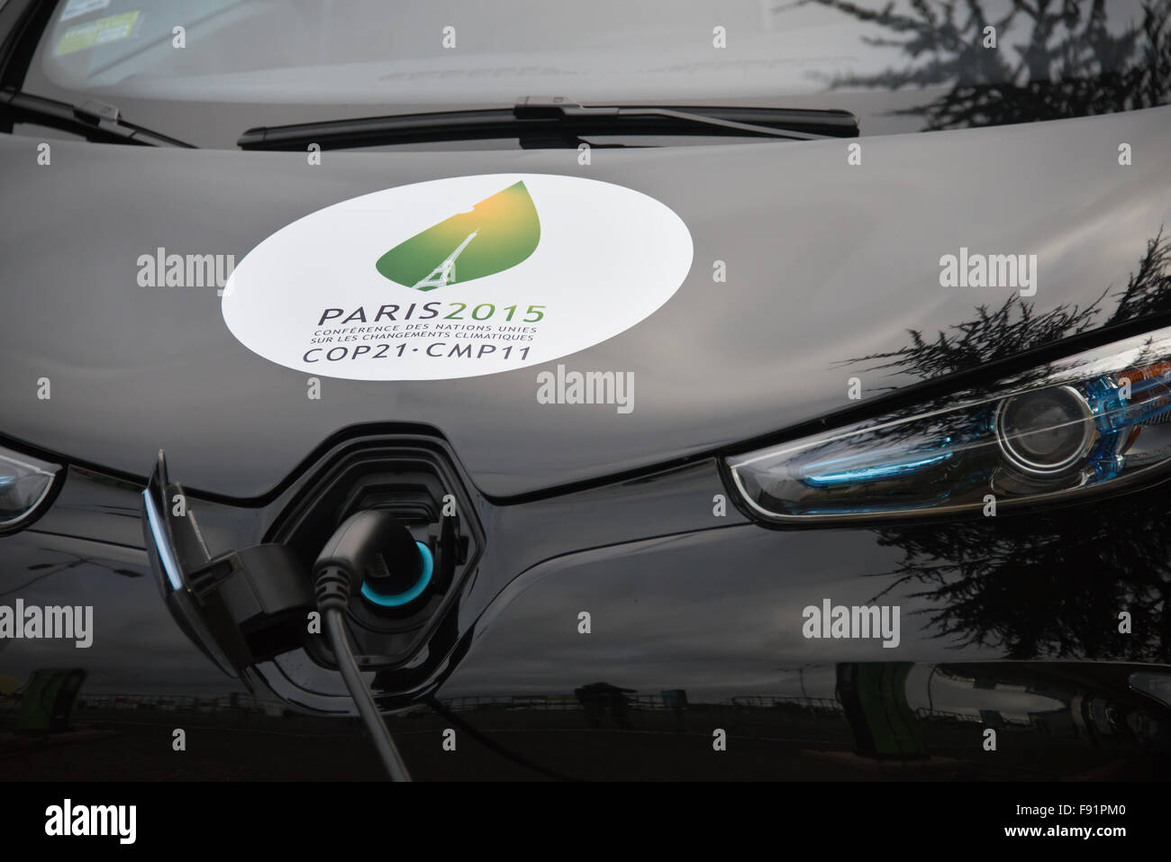 Une flotte de voitures électriques à l'avant frais de la COP21 conférence des Nations Unies sur le climat au Bourget près de Paris, France, le 30 novembre 2015. Banque D'Images