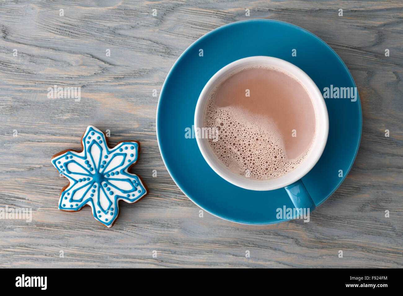 Tasse de cacao d'épices avec bonbons flocon Banque D'Images
