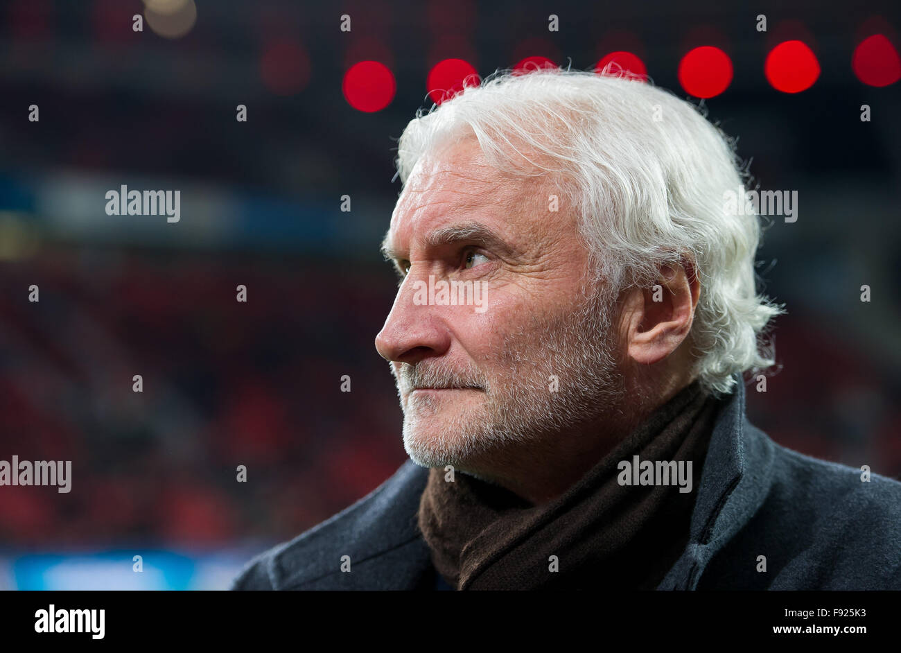 Leverkusen, Allemagne. Dec 12, 2015. Leverkusen Rudi Voeller directeur des sports sur la photo avant le match de football Bundesliga Bayer Leverkusen vs Borussia Moenchengladbach à Leverkusen, Allemagne, 12 décembre 2015. Photo : Guido Kirchner/dpa/Alamy Live News Banque D'Images