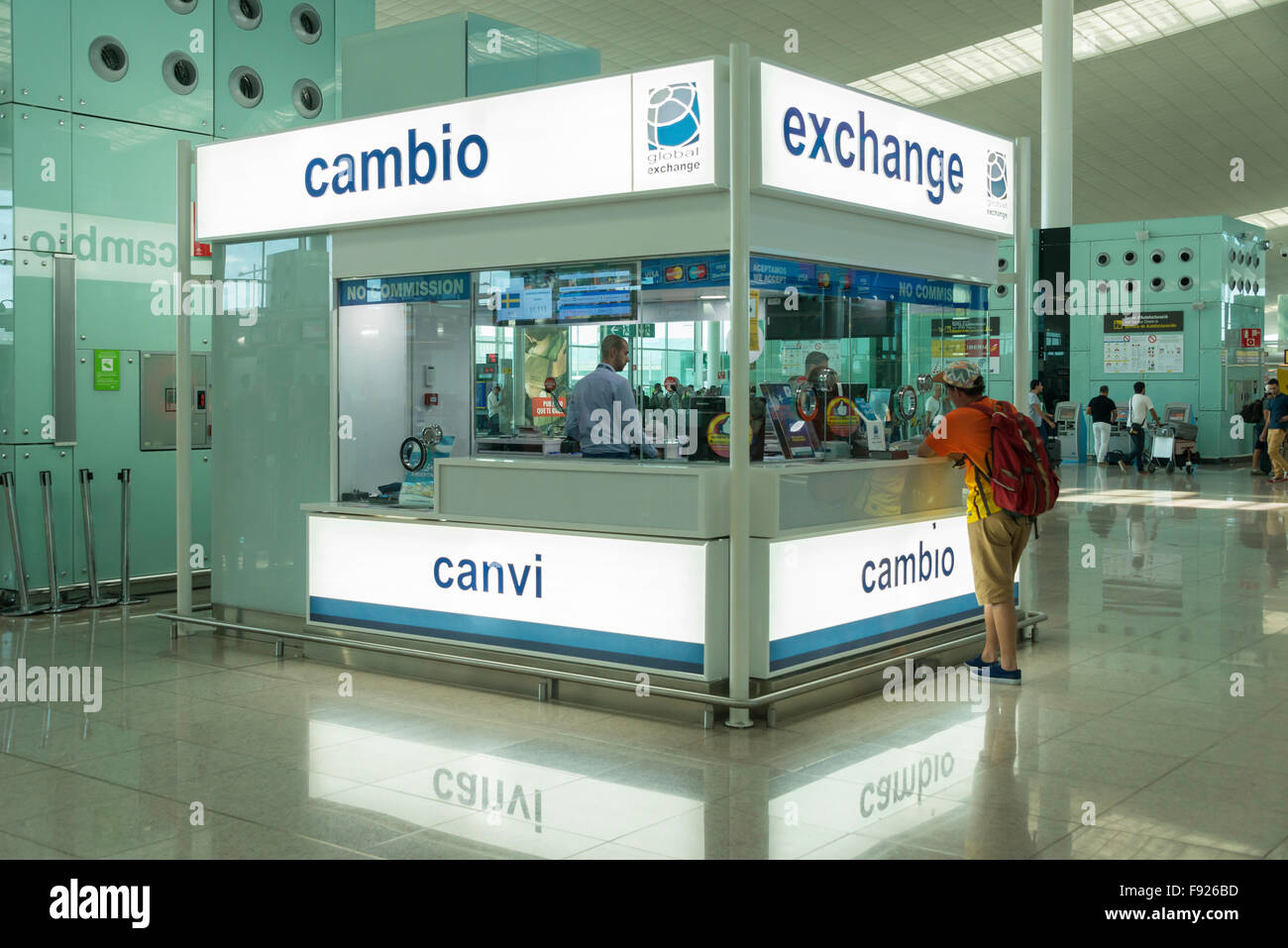 Service de change (Cambio) stand à l'intérieur de l'aéroport El Prat de Barcelone, El Prat de Llobregat, comté de Baix Llobregat, Catalogne, Espagne Banque D'Images