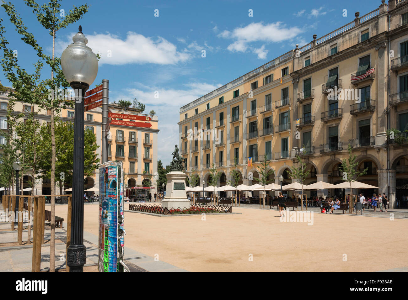 Restaurants sur la Plaça de la Independència, Vieille Ville, Gérone (Barcelone), province de Gérone, Catalogne, Espagne Banque D'Images