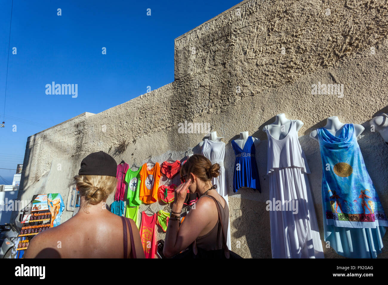 Marché de rue Fira Santorini Boutique Fira Ile grecque, Iles de Grèce Banque D'Images
