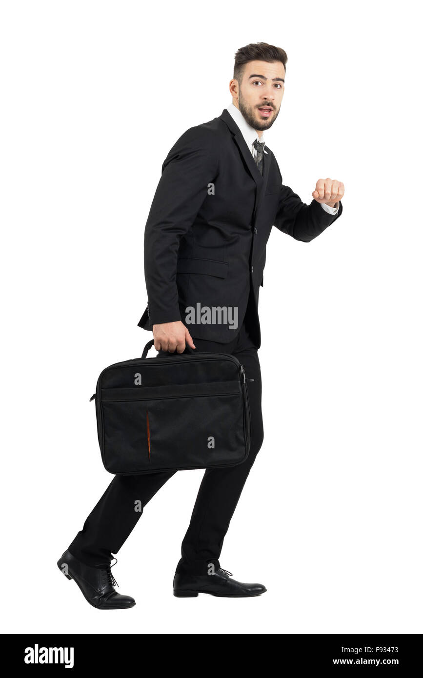 L'exécution de surprised business man carrying laptop case photo Vue de côté. La pleine longueur du corps portrait isolated over white Banque D'Images