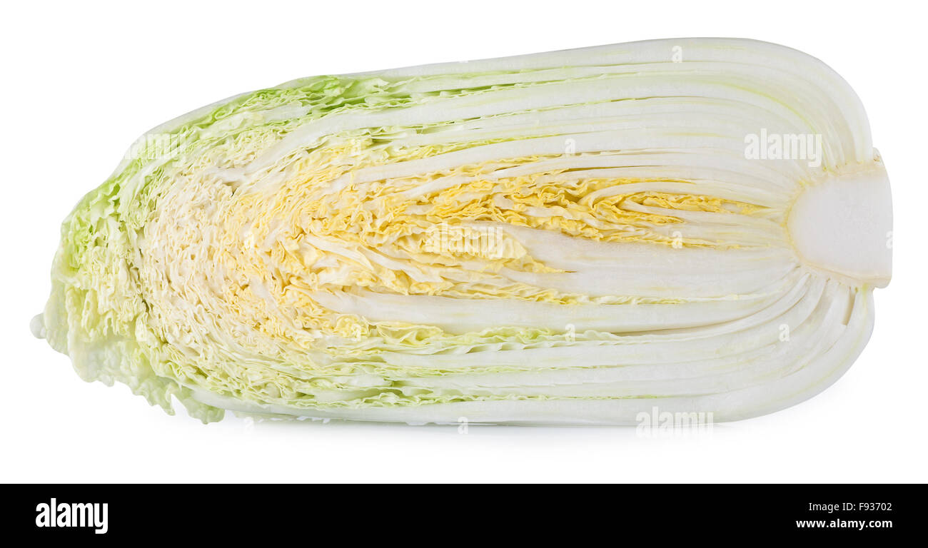 Une moitié de chou chinois frais isolé sur fond blanc Banque D'Images