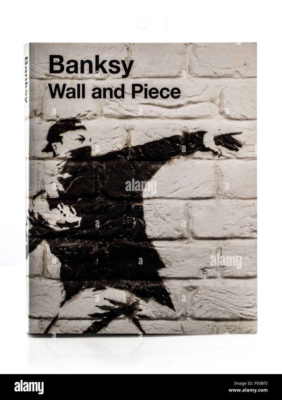 Couverture de livre Banksy Wall et pièces montrant l'homme de jeter des fleurs, Banque D'Images