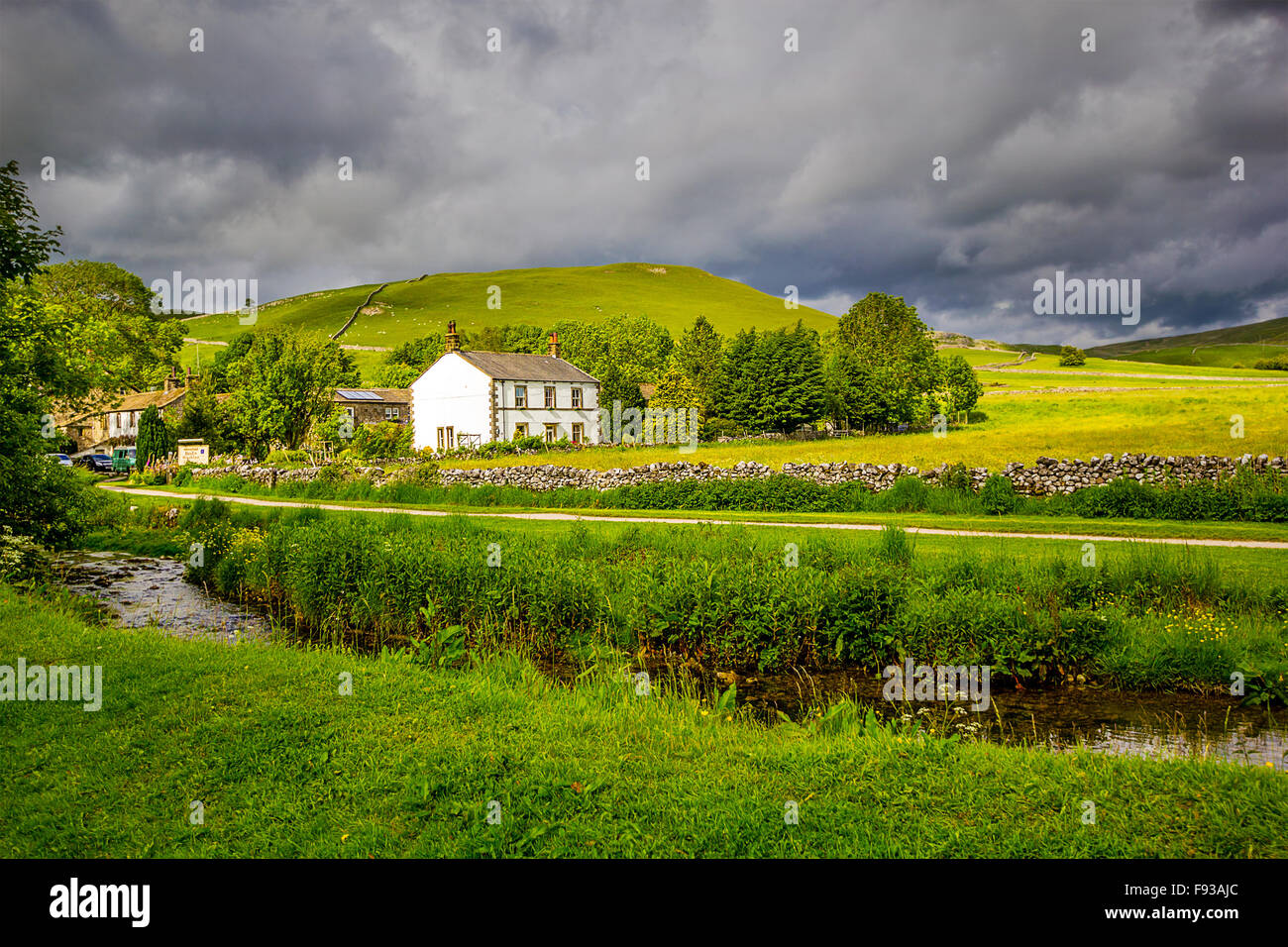 Beau paysage à Malham, un village et une paroisse civile dans le district de Craven, North Yorkshire, Angleterre. Banque D'Images