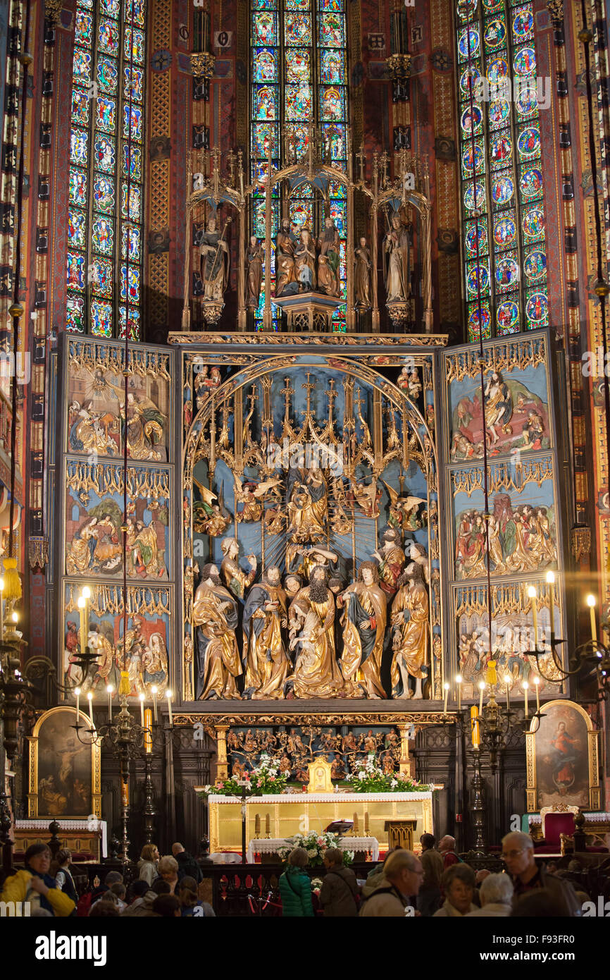 La Pologne, la ville de Cracovie, l'Église Mariacki - Basilique Sainte Marie de l'intérieur, retable de Wit Stwosz - Veit Stoss, gothique exceptionnel Banque D'Images