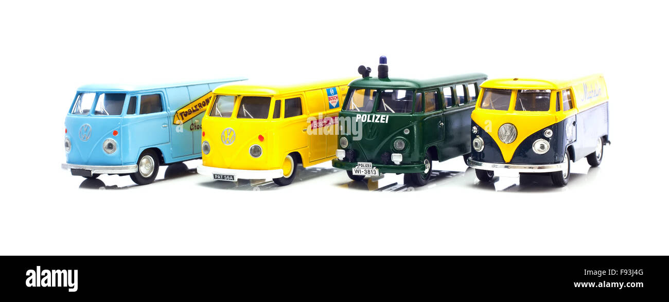 Quatre vieux VW Cars faites par Corgi sur fond blanc Banque D'Images