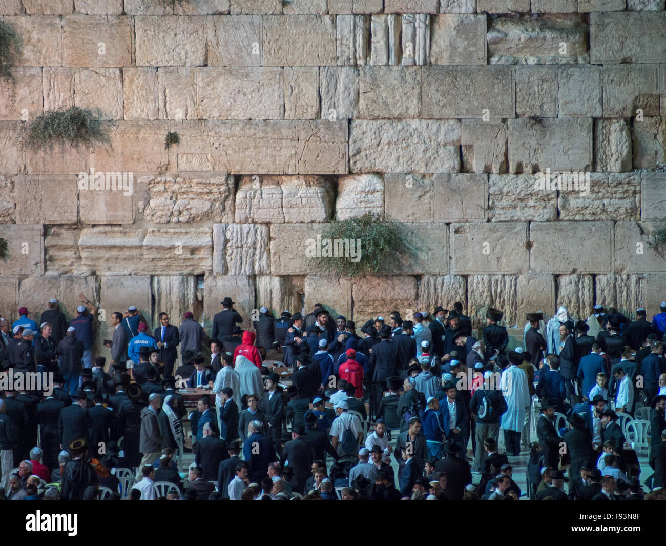 La célébration de Shabbat par le Mur occidental Banque D'Images