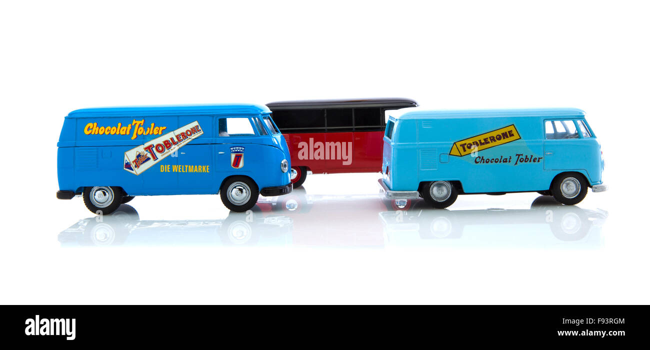 Collection de vieux VW cars et les campeurs faites par Corgi sur fond blanc Banque D'Images