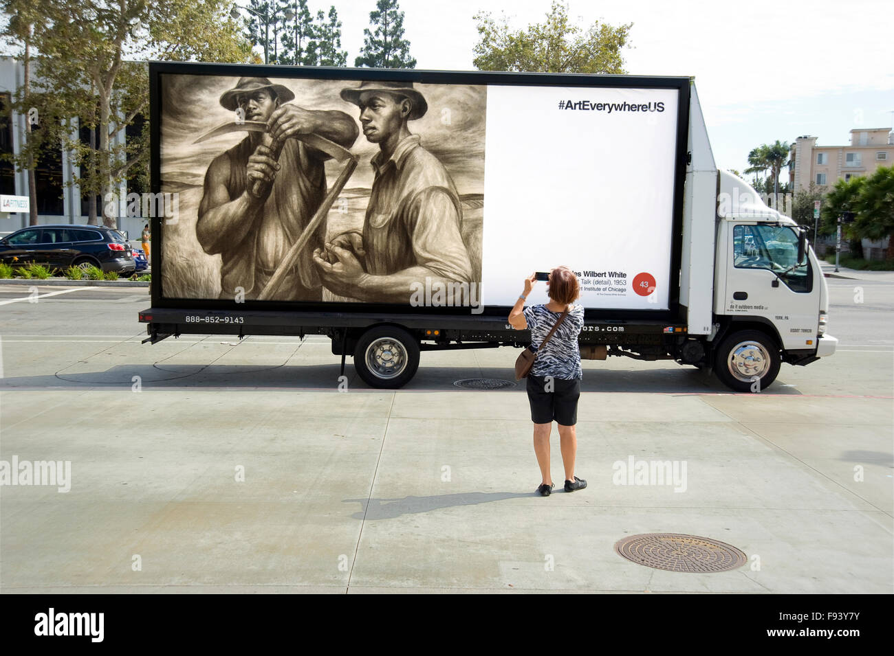 Un tableau blanc de Charles Wilbert est reproduit sur un panneau d'affichage mobile lors de l'événement Art Everywhere à Los Angeles, en Californie Banque D'Images