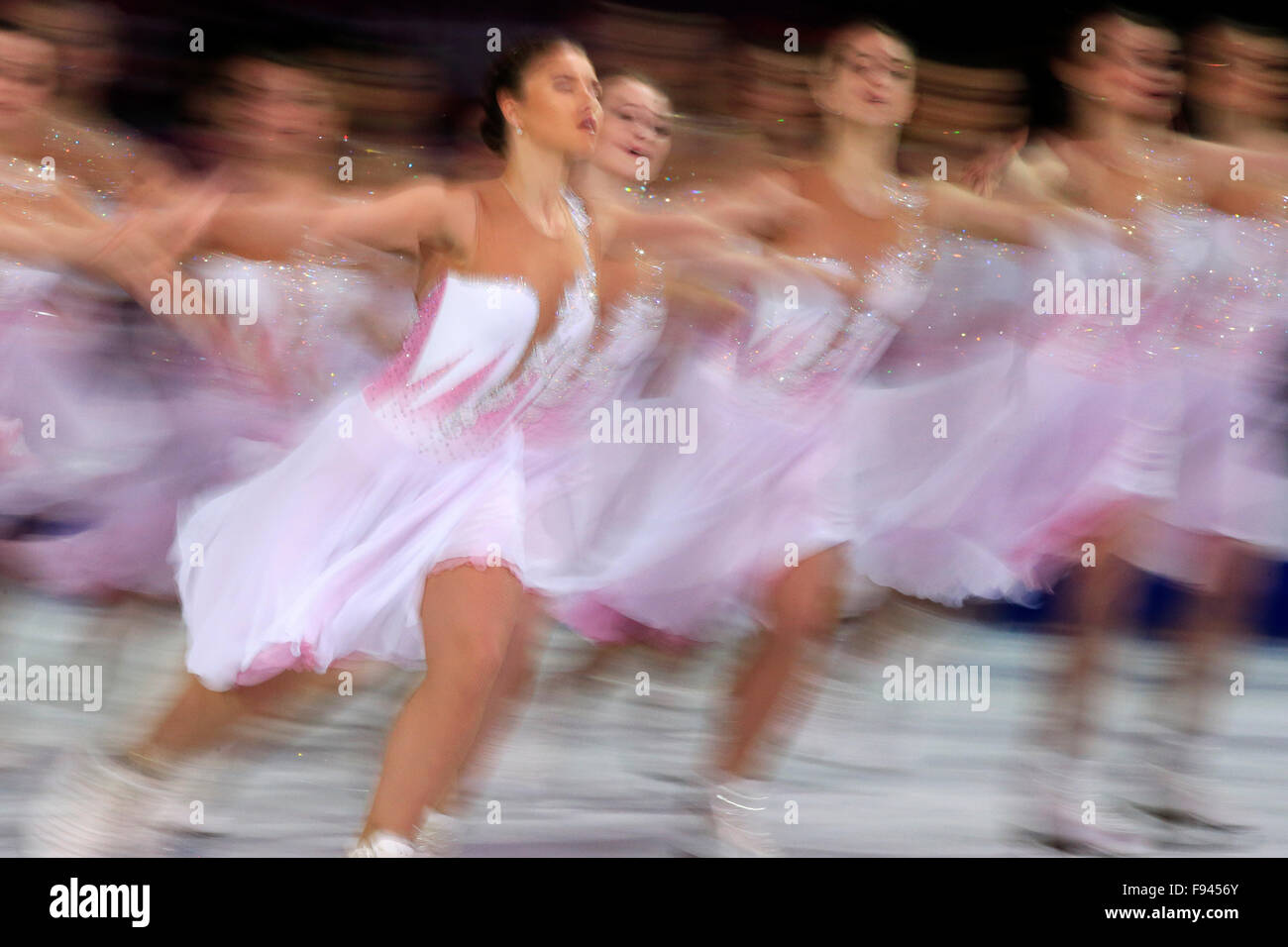 Barcelone, Espagne. 13 Décembre, 2015. Paradis de l'équipe de Russie effectue au cours d'une exhibition gala à la ISU Grand Prix of Figure Skating Final 2015 à Barcelone, Espagne, 13 décembre 2015. © Pau Barrena/Xinhua/Alamy Live News Banque D'Images