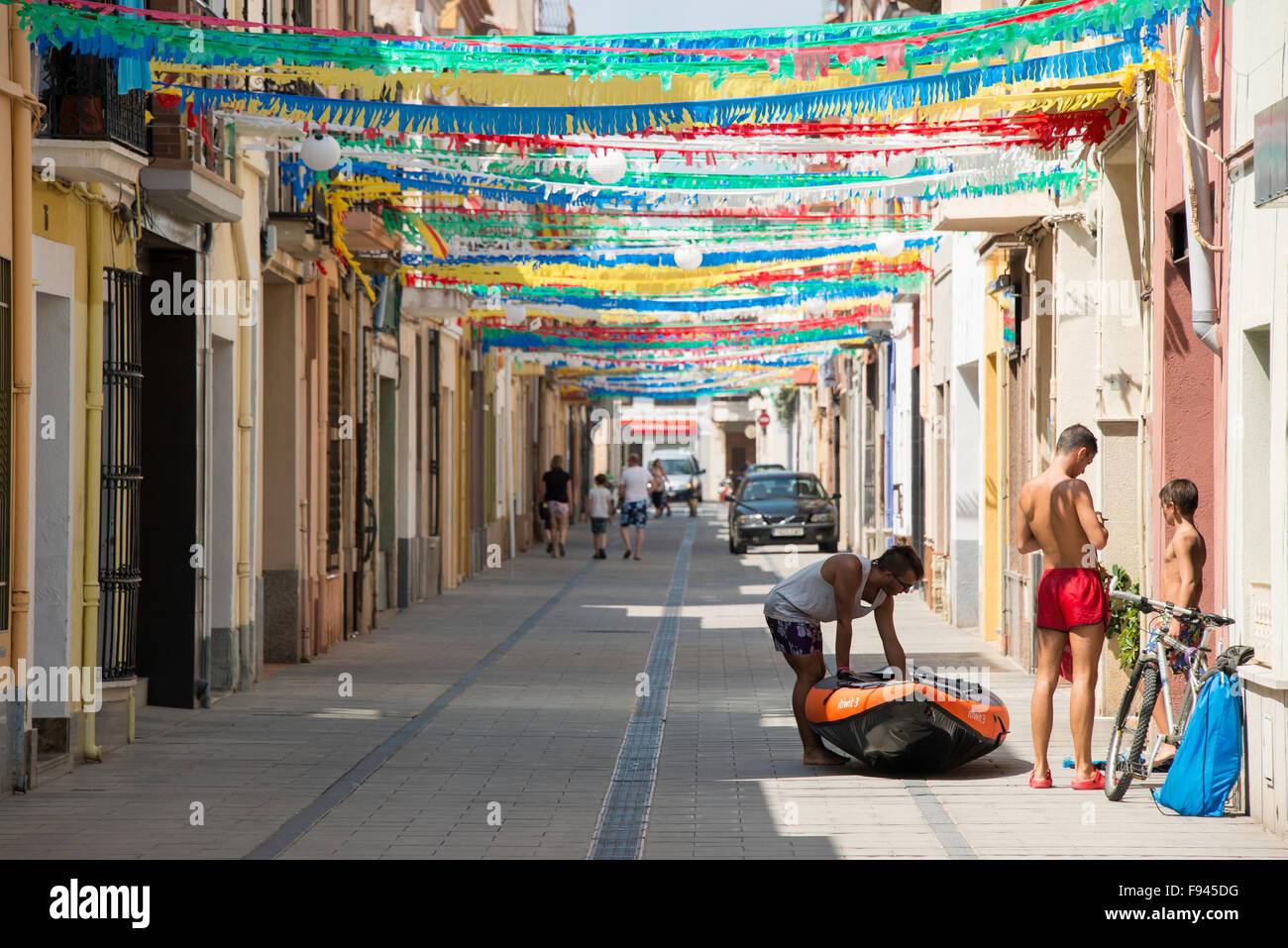 Scène de rue dans la vieille ville, Malgrat de Mar, Costa del Maresme, Province de Barcelone, Catalogne, Espagne Banque D'Images