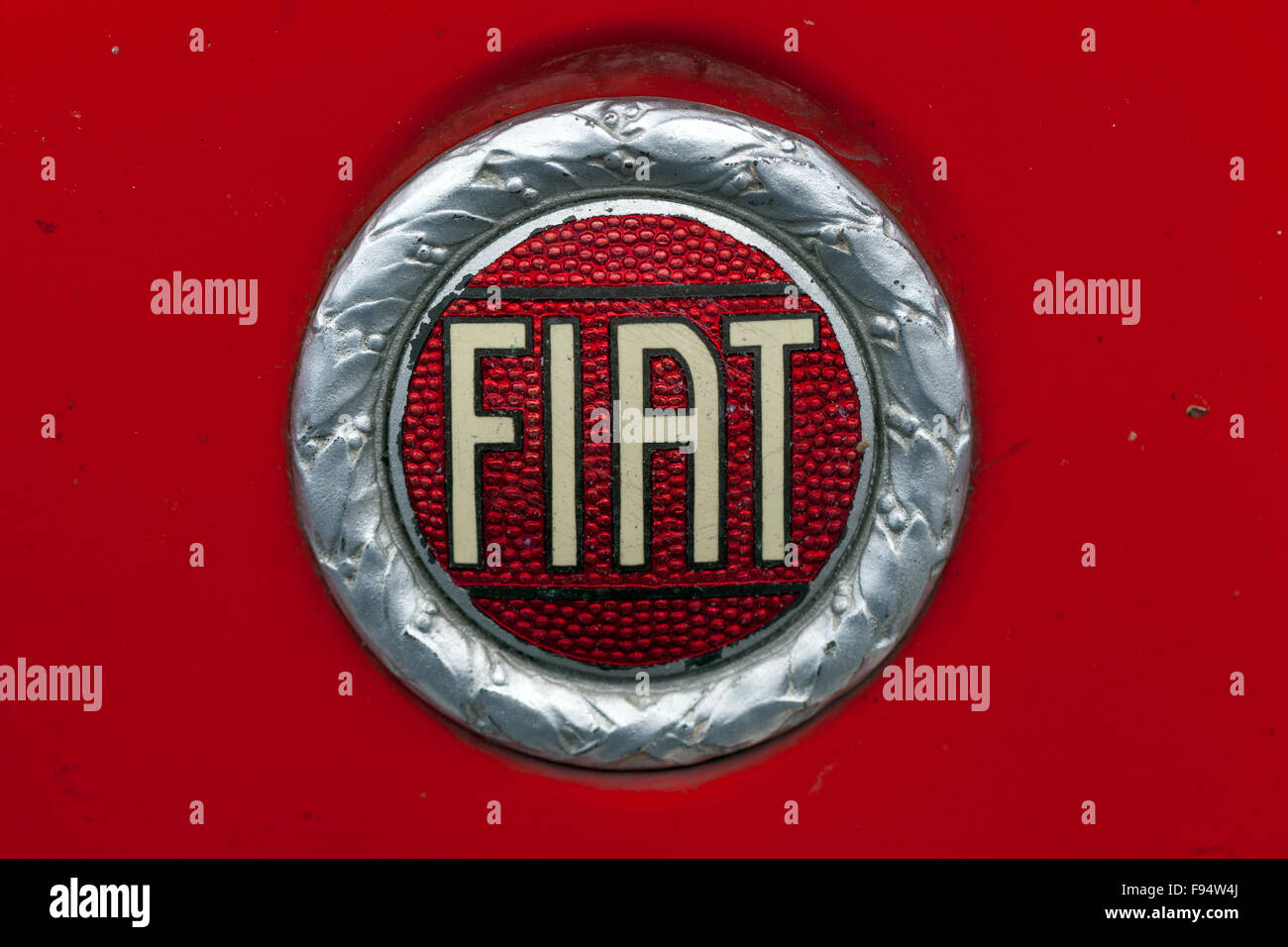 Logo Fiat, ancien badge de voiture Banque D'Images