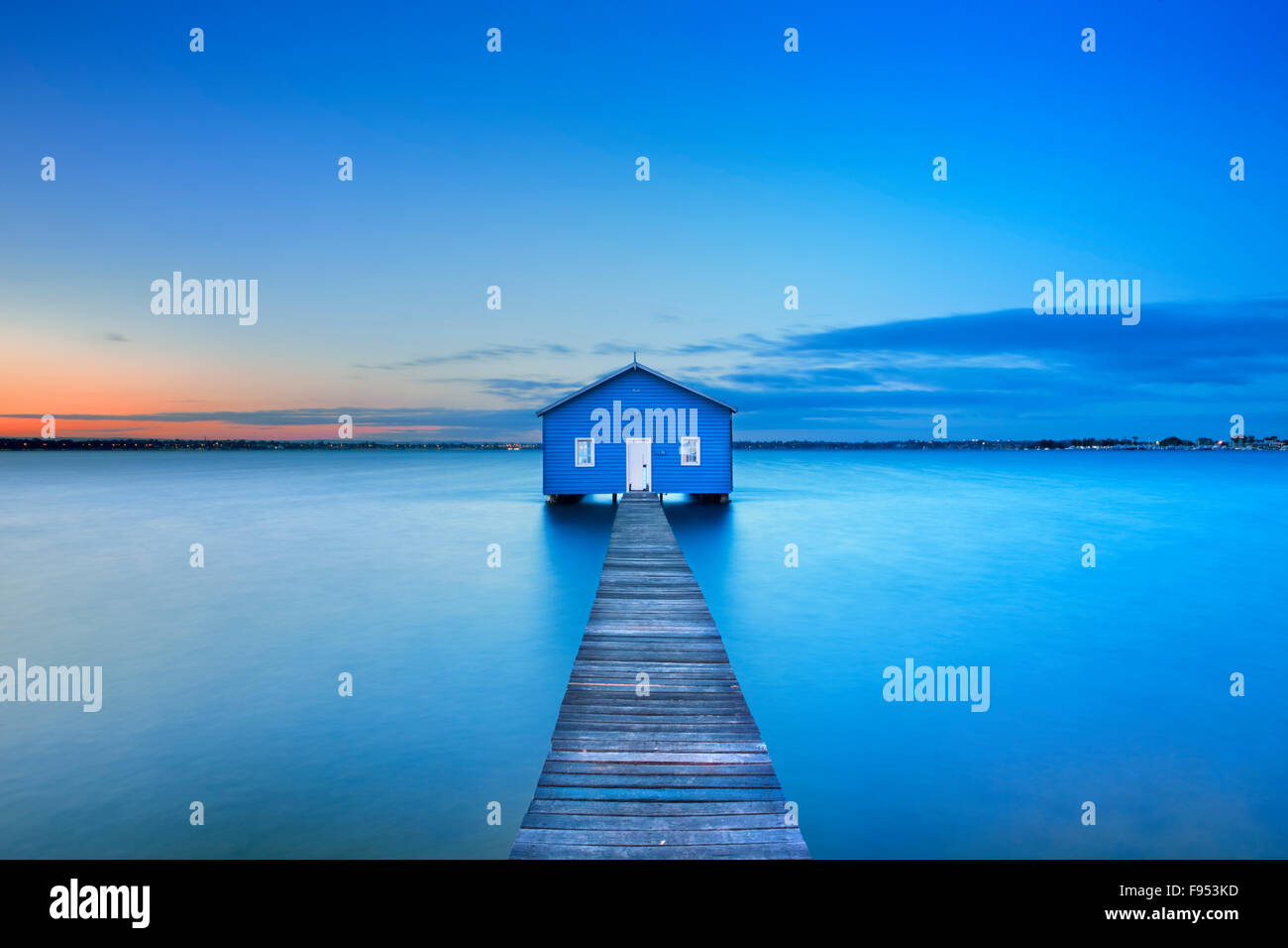 Le lever du soleil sur la Matilda Bay Boathouse dans la Swan River à Perth, Australie occidentale. Banque D'Images