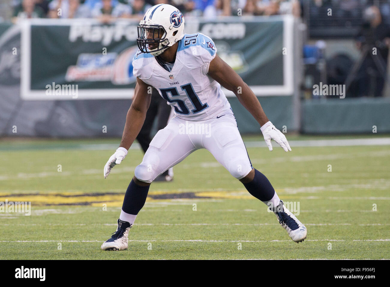 Décembre 13, 2015, Tennessee Titans linebacker David Bass (51) en action au cours de la NFL match entre les Tennessee Titans et les New York Jets à MetLife Stadium à East Rutherford, New Jersey. Les Jets de New York a gagné 30-8. Christopher Szagola/CSM Banque D'Images