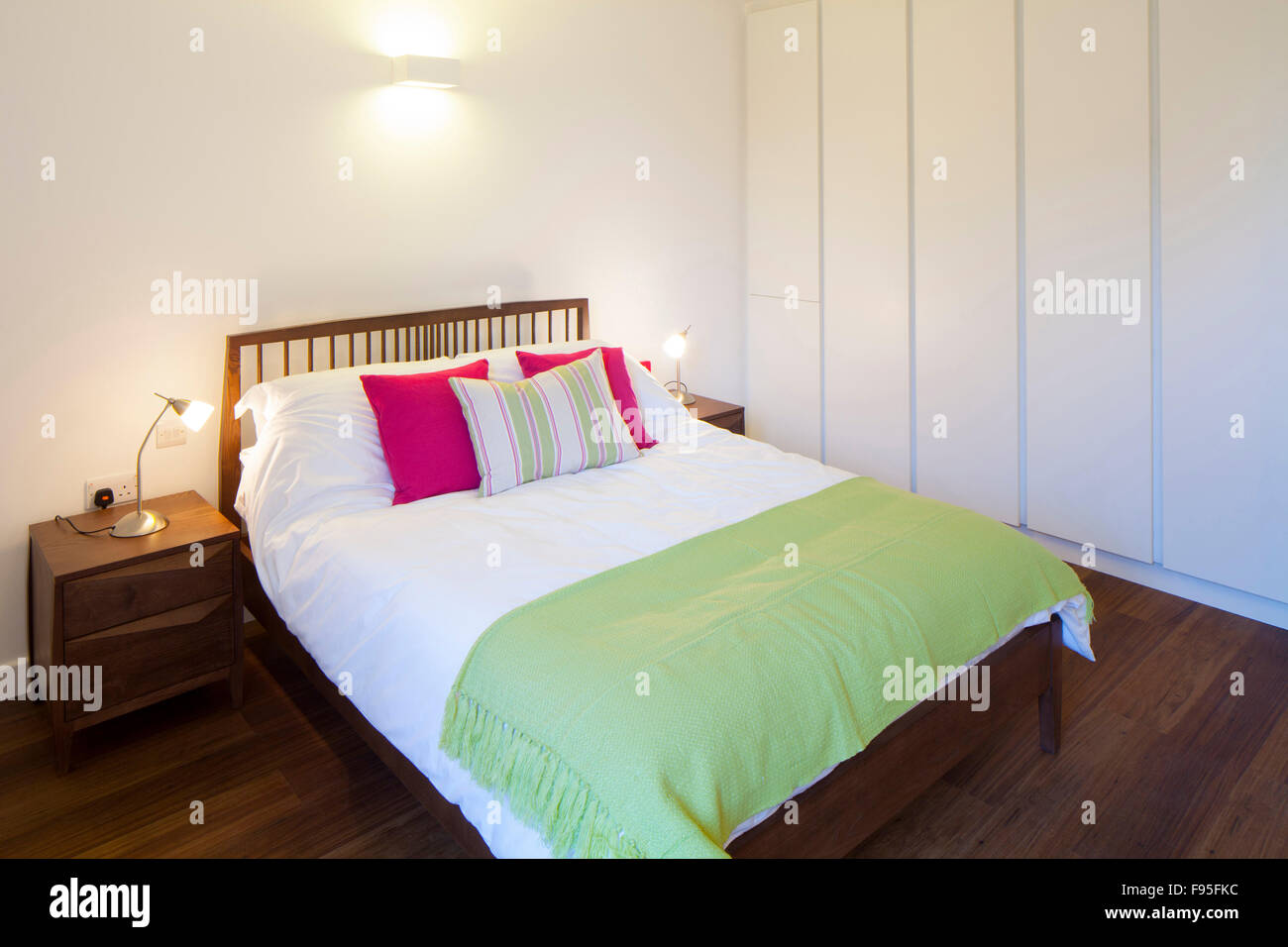 Une place de l'Église, Londres, Royaume-Uni. Chambre avec plancher de bois dans un appartement moderne. Banque D'Images