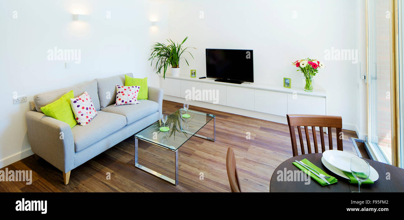 Une place de l'Église, Londres, Royaume-Uni. Vue de l'intérieur de la salle de séjour. L'architecture moderne et de meubles. Banque D'Images