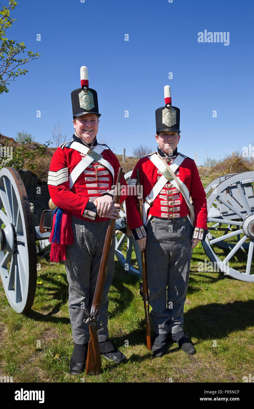 Deux membres du personnel du lieu historique national de Signal Hill Port Royal Newfoundland Regiment uniformes de la période 1795 et Banque D'Images